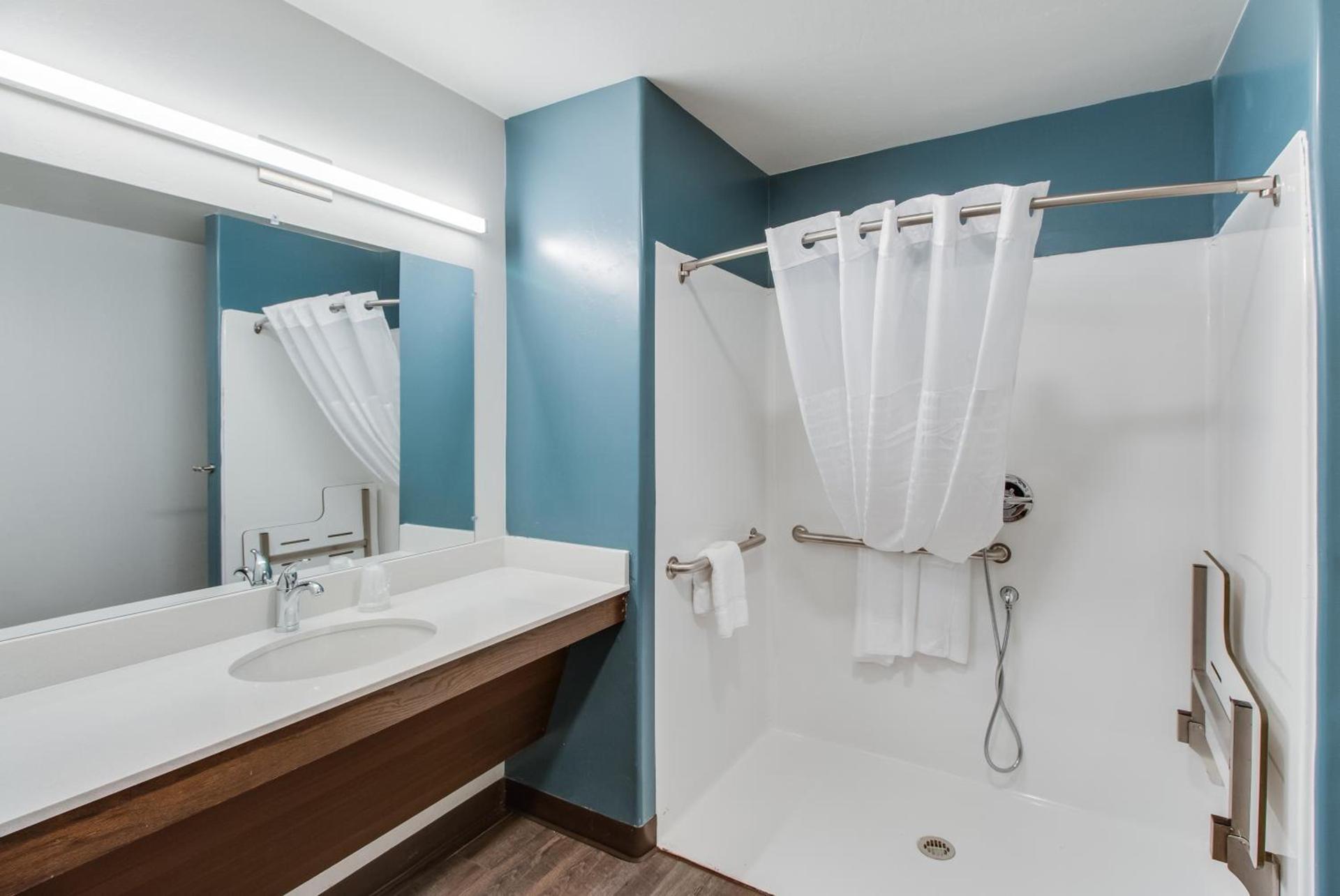 WoodSpring Suites Bakersfield Airport photo 34