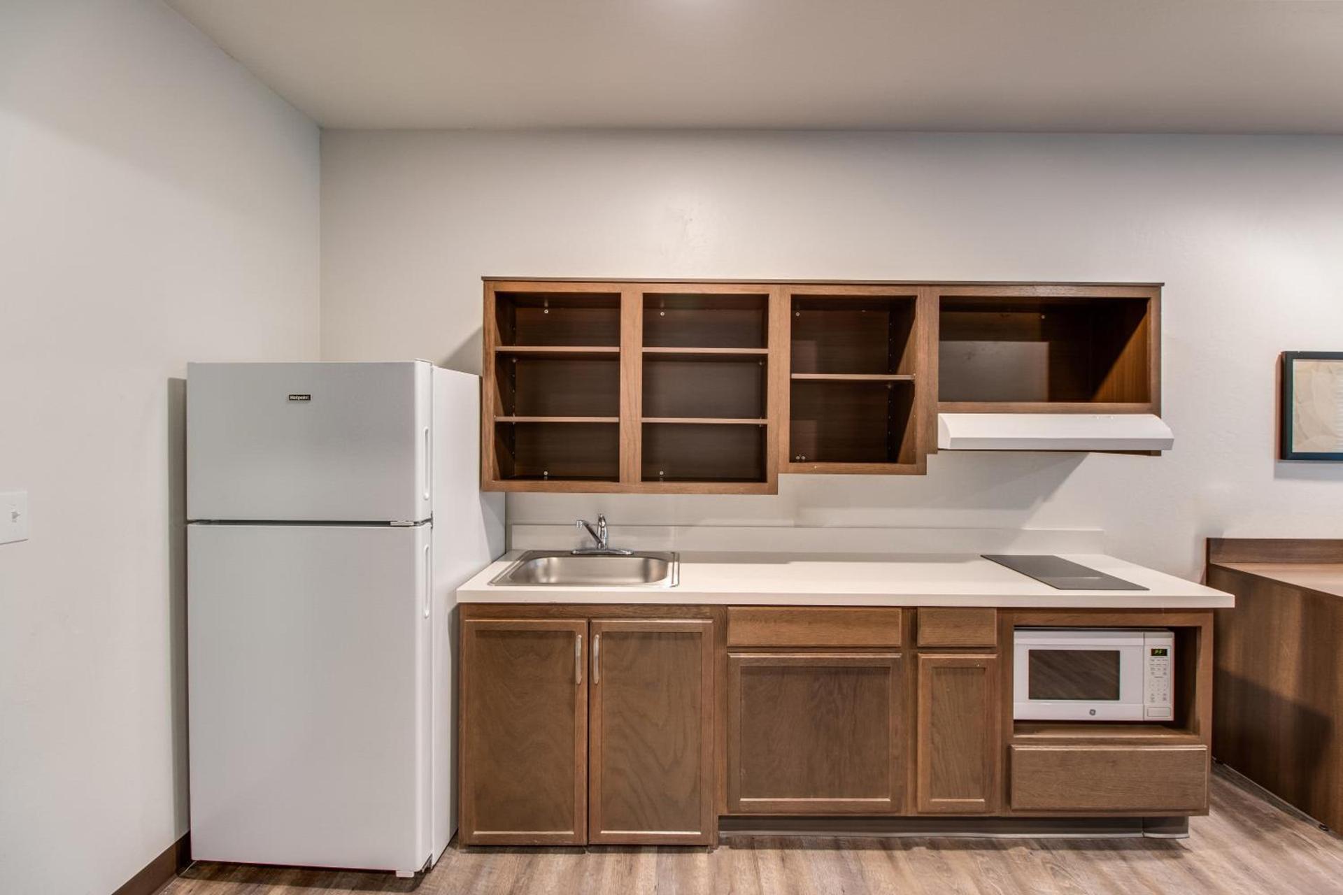 WoodSpring Suites Bakersfield Airport photo 32