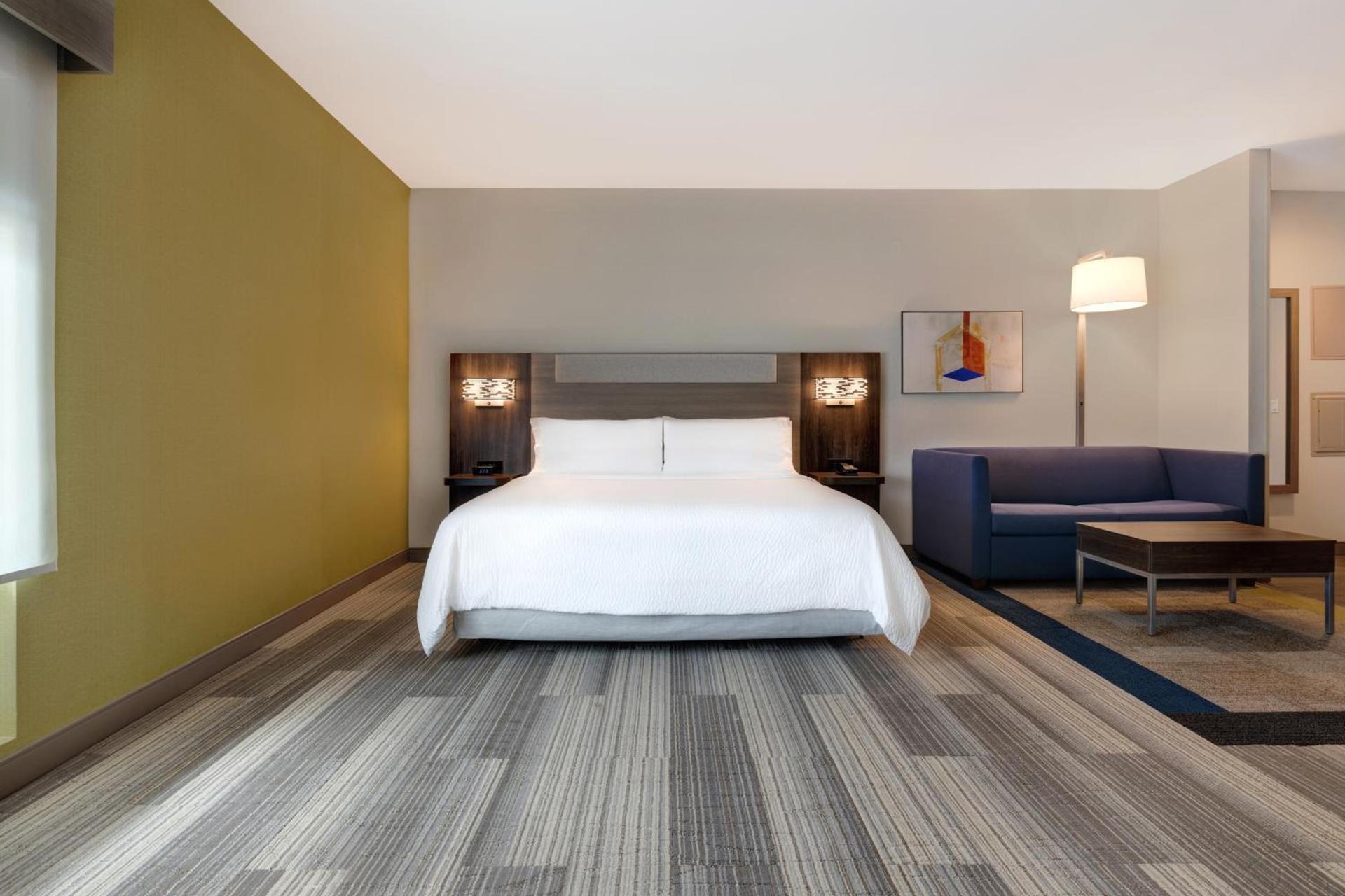Holiday Inn Express & Suites - Glendale Downtown photo 21