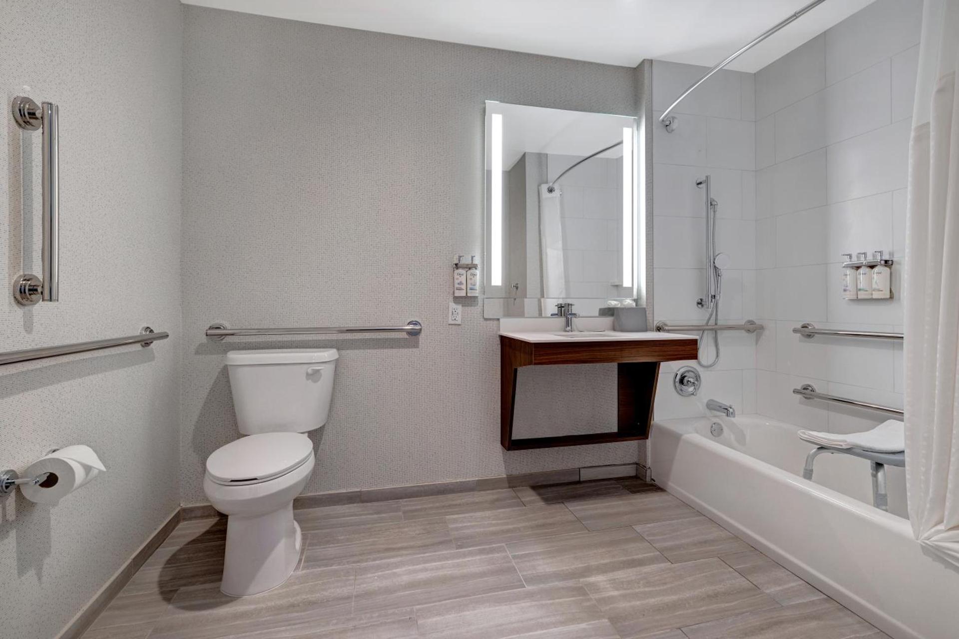 Holiday Inn Express & Suites - Glendale Downtown photo 25