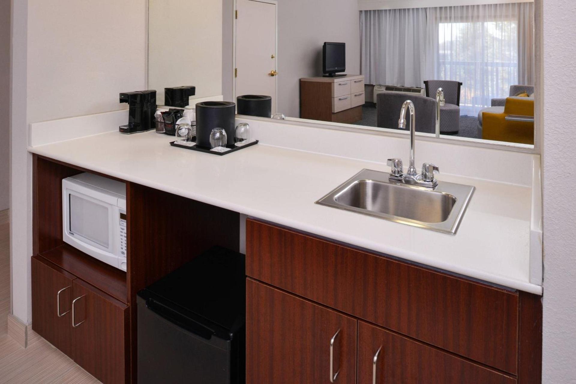 Country Inn & Suites by Radisson, Brown Deer - Milwaukee North photo 21