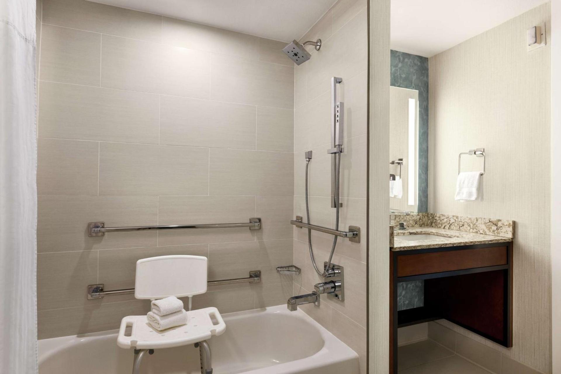 Hilton Garden Inn Carlsbad Beach photo 22