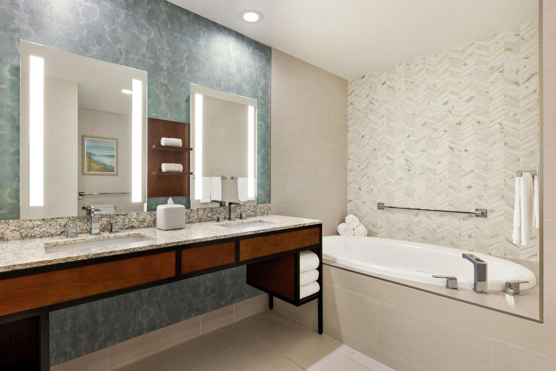 Hilton Garden Inn Carlsbad Beach photo 31
