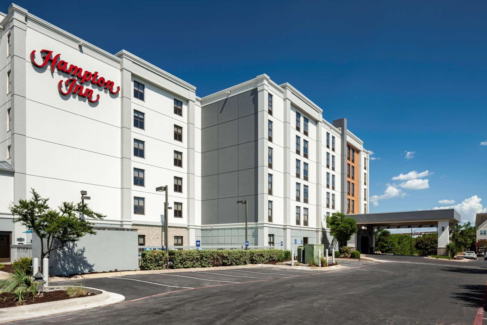 Hampton Inn Austin Round Rock photo 4