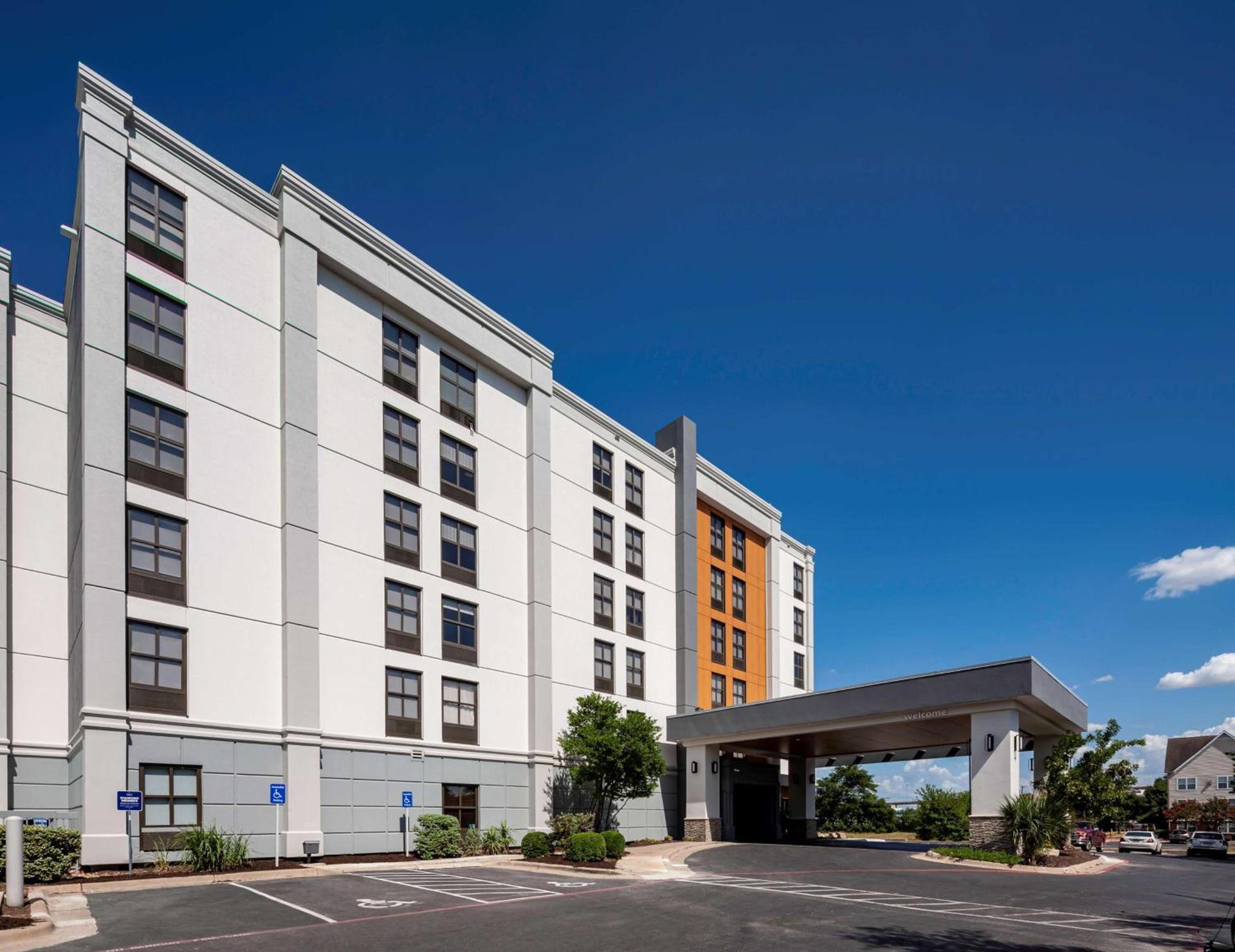 Hampton Inn Austin Round Rock photo 5