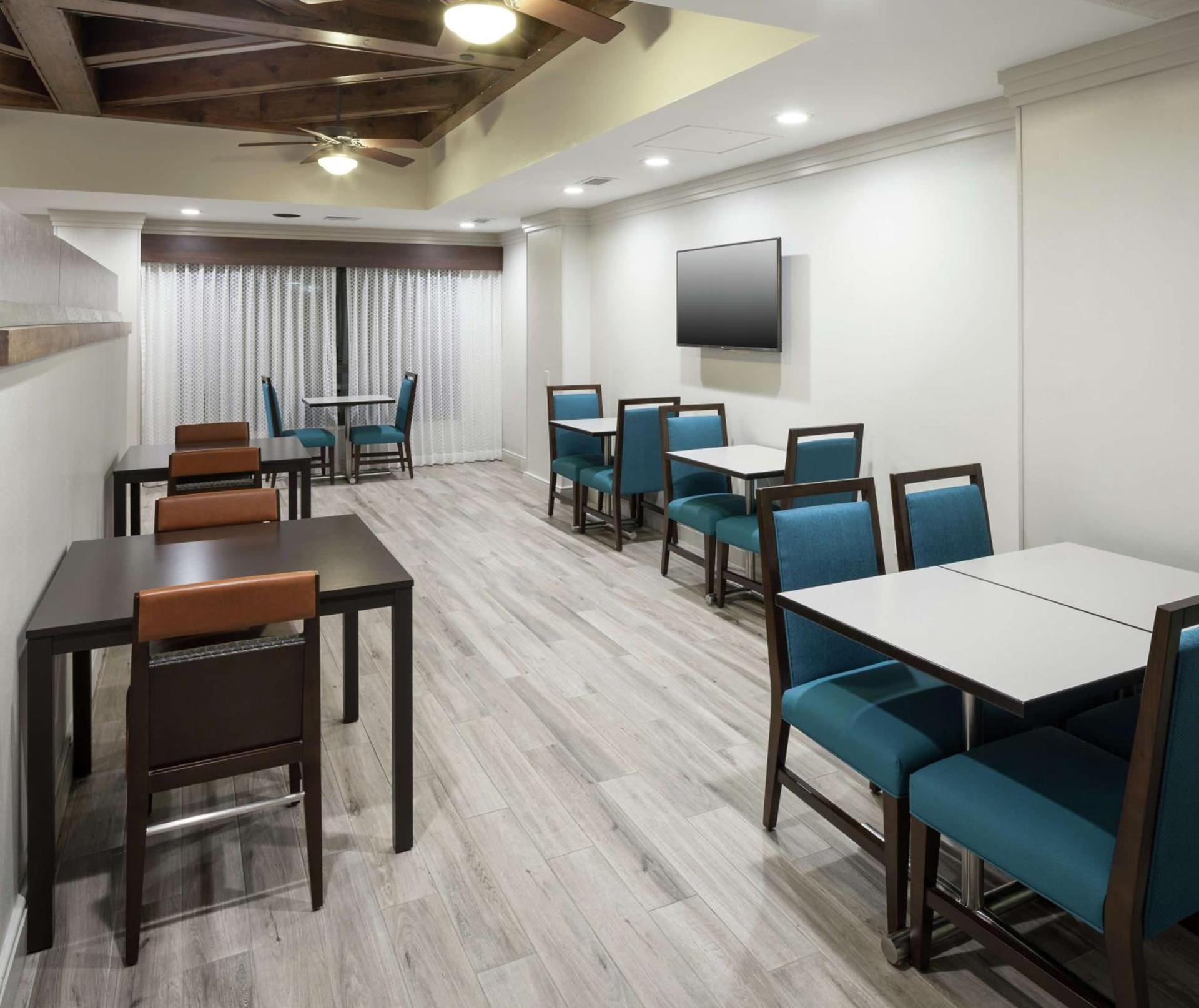Hampton Inn Austin Round Rock photo 7
