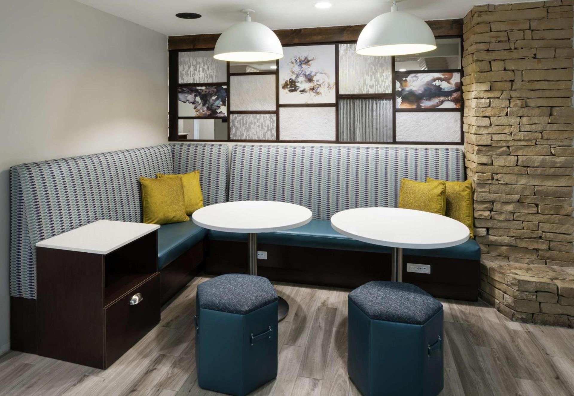Hampton Inn Austin Round Rock photo 8