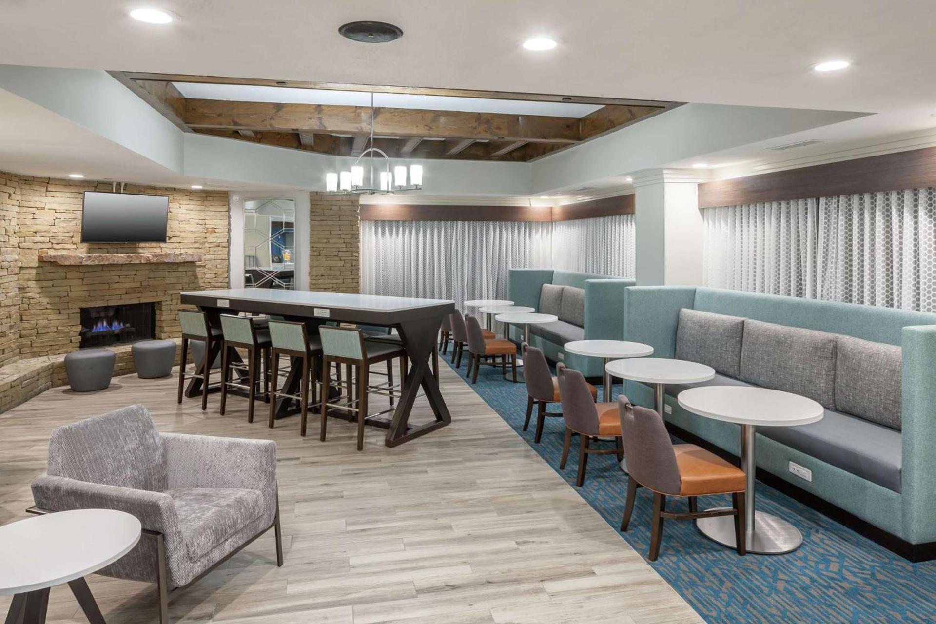 Hampton Inn Austin Round Rock photo 9