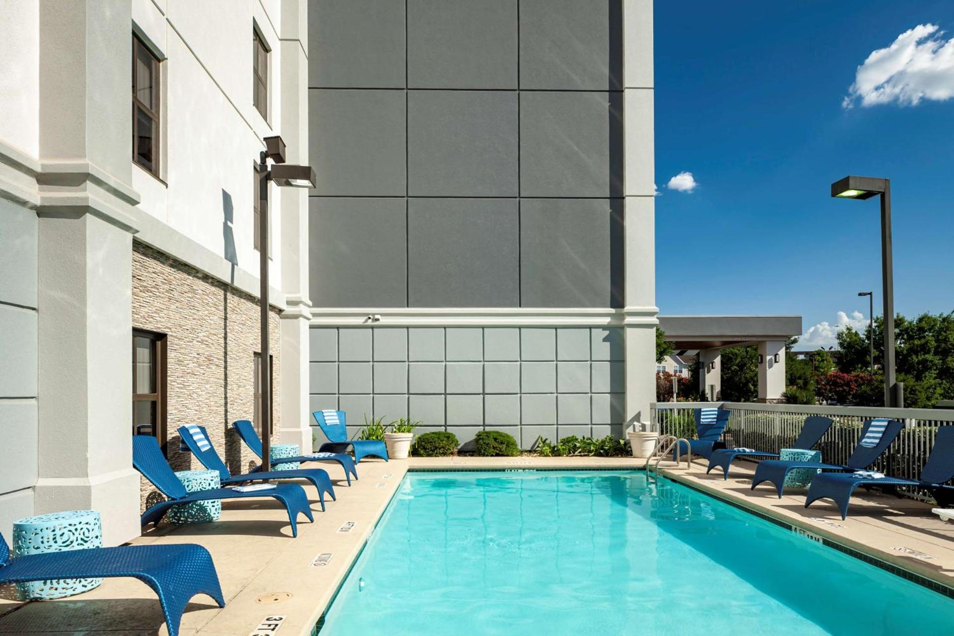 Hampton Inn Austin Round Rock photo 10