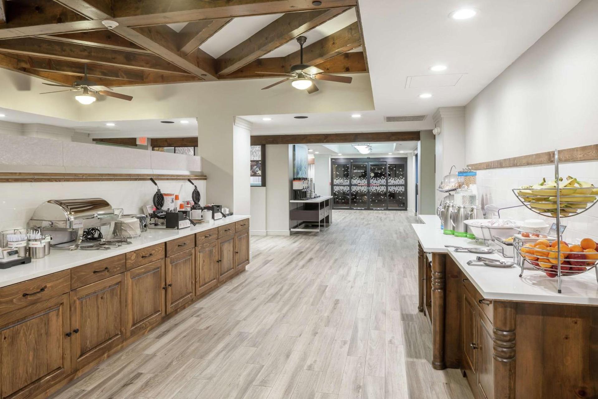 Hampton Inn Austin Round Rock photo 14