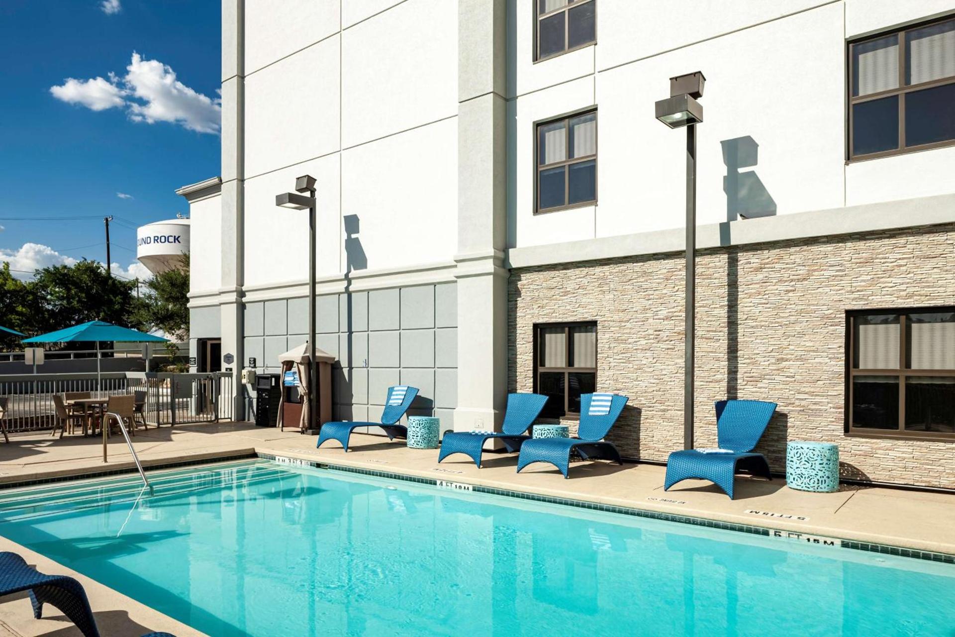 Hampton Inn Austin Round Rock photo 12
