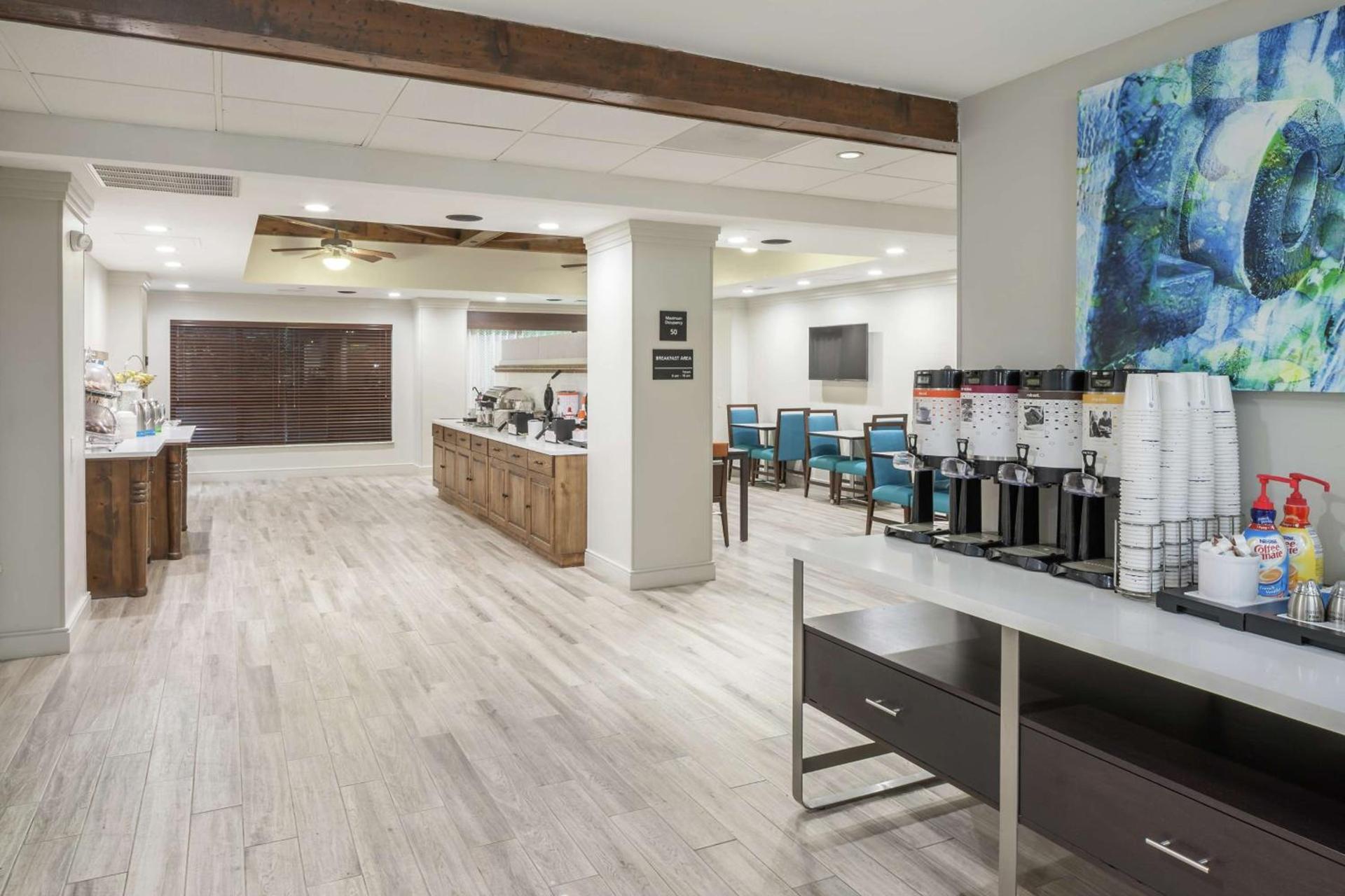 Hampton Inn Austin Round Rock photo 16