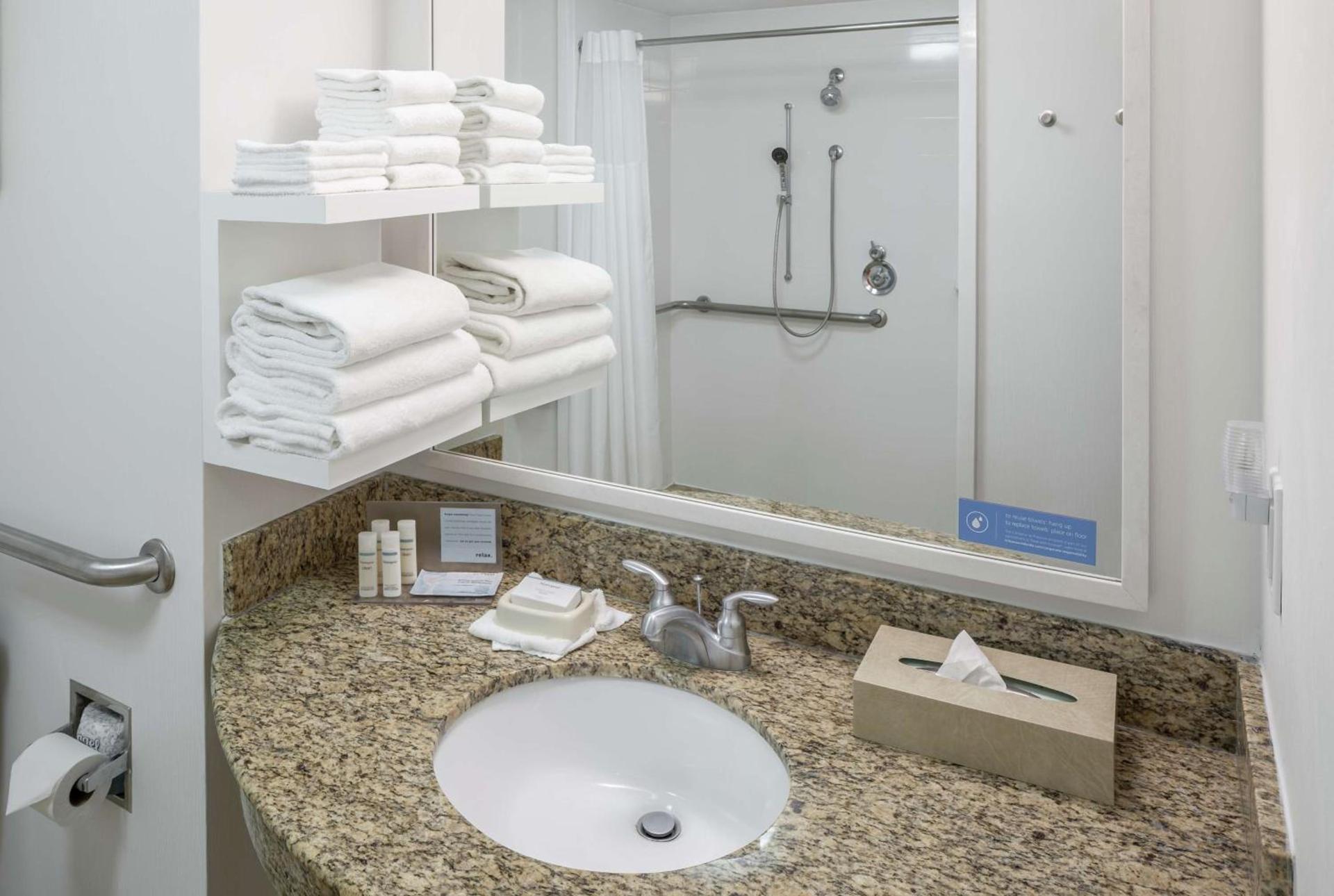 Hampton Inn Austin Round Rock photo 25