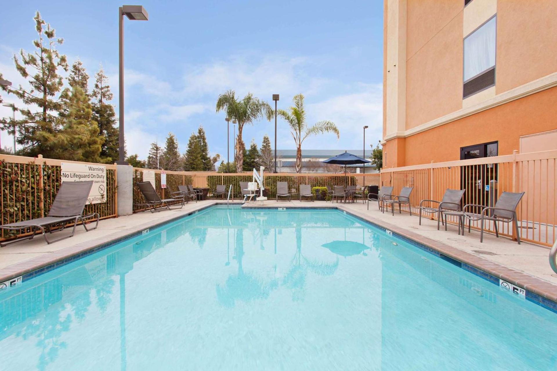 Hampton Inn & Suites Clovis Airport North photo 2