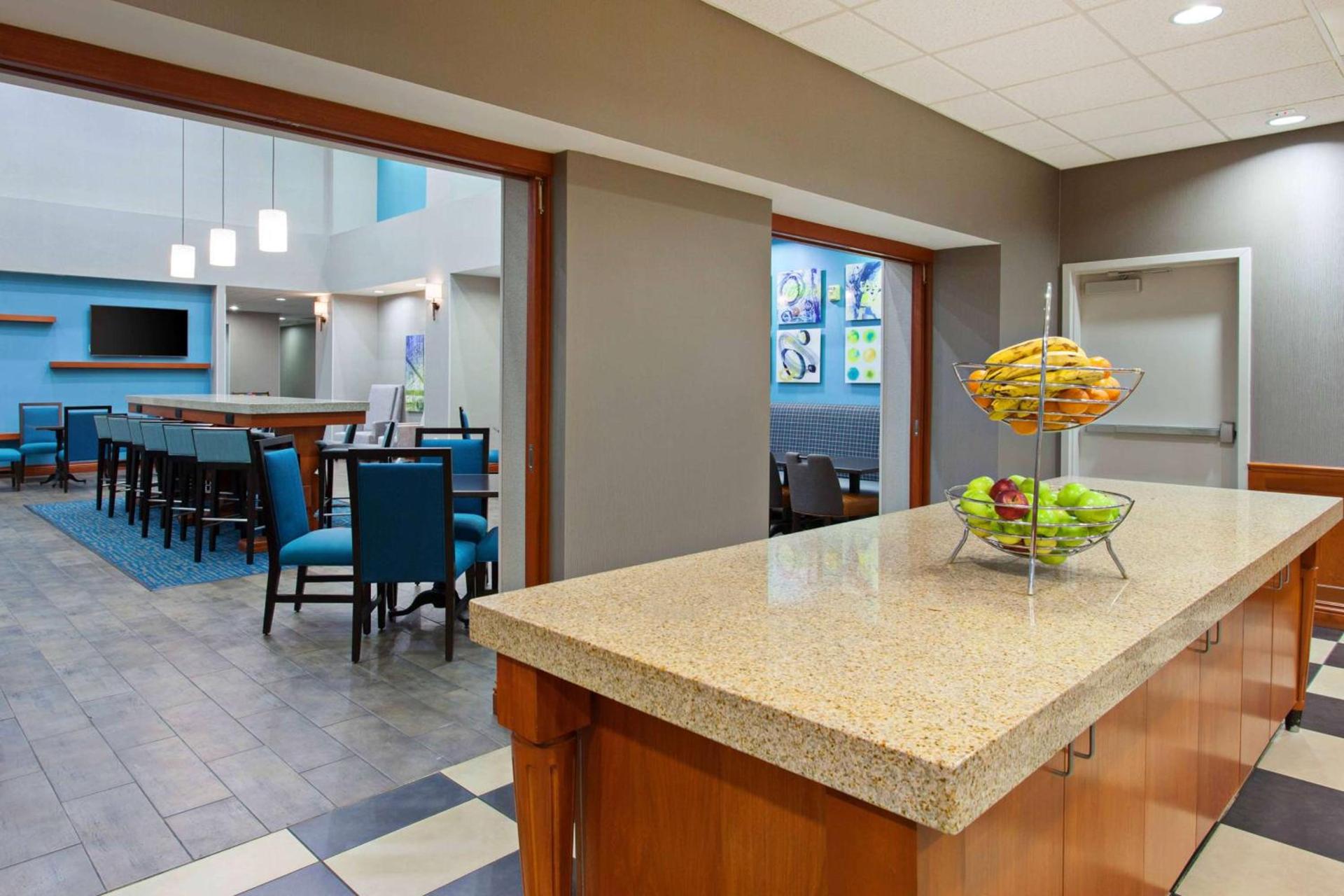 Hampton Inn & Suites Clovis Airport North photo 16