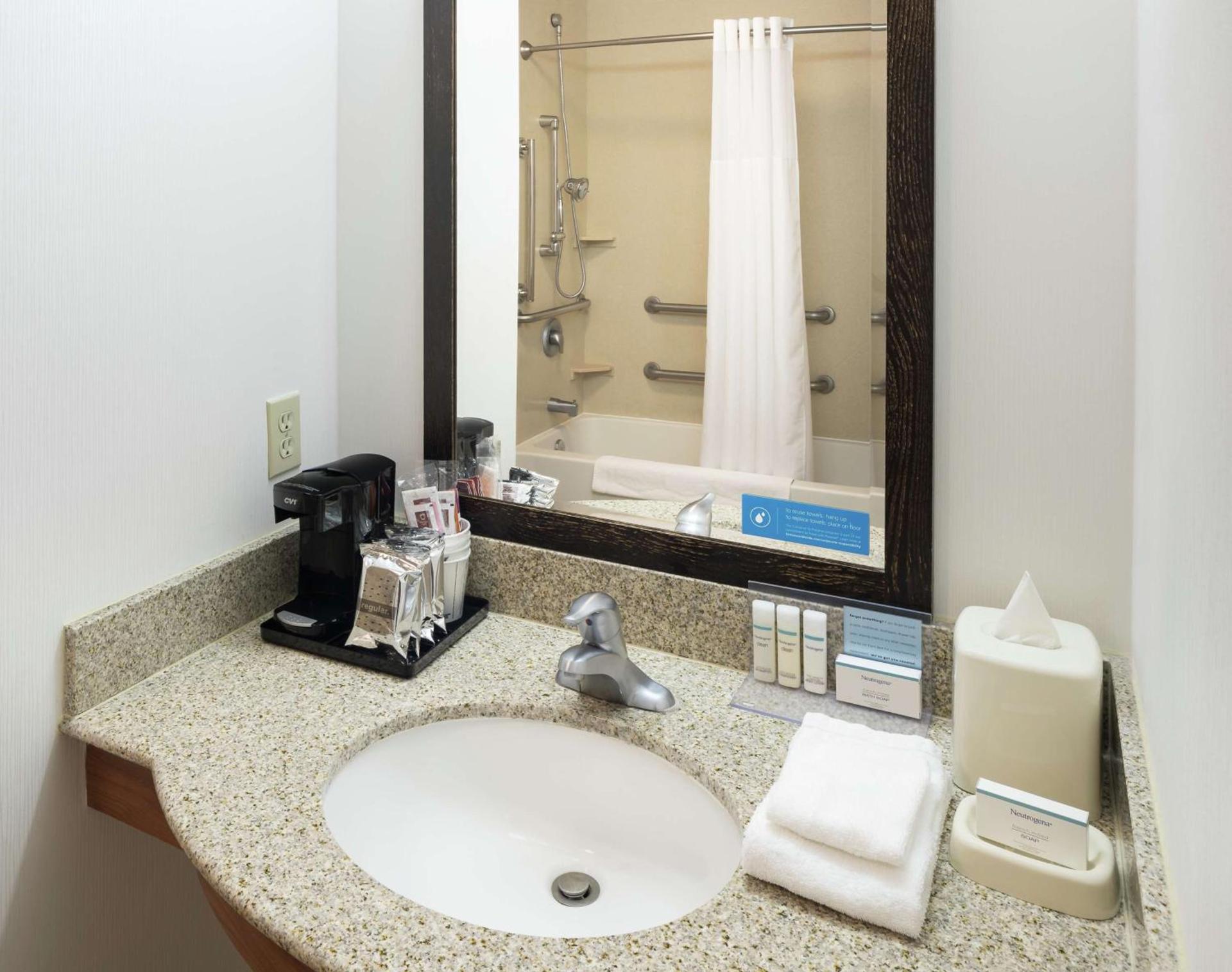 Hampton Inn & Suites Clovis Airport North photo 19