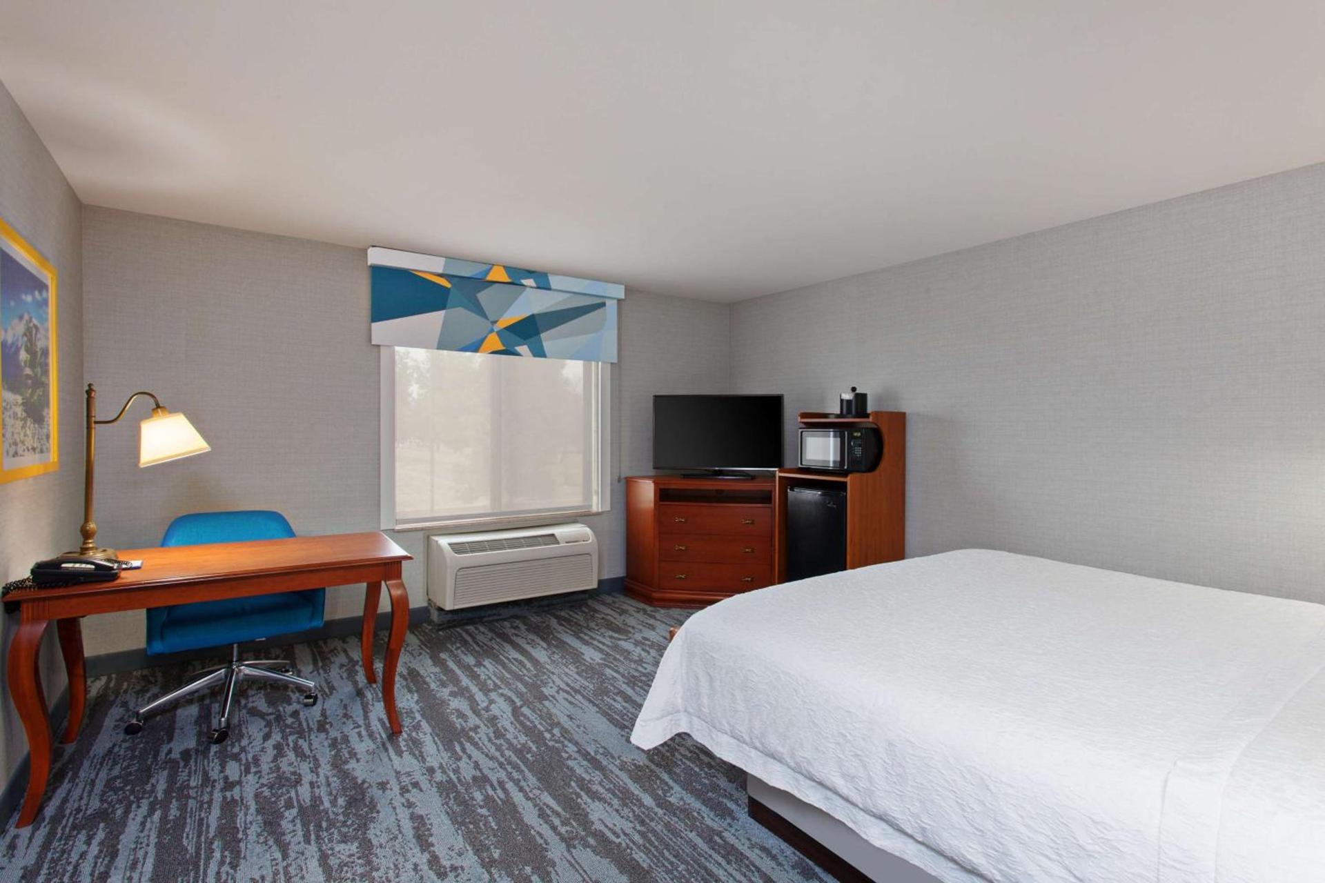 Hampton Inn & Suites Clovis Airport North photo 22