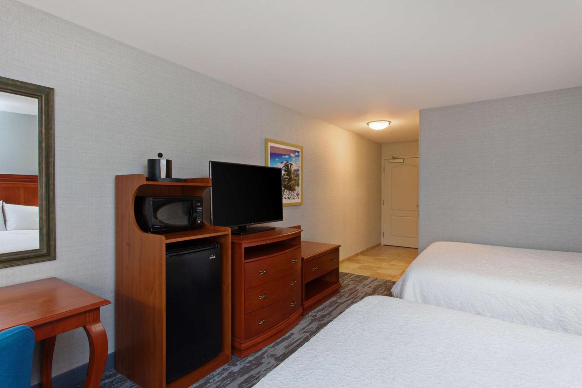Hampton Inn & Suites Clovis Airport North photo 32