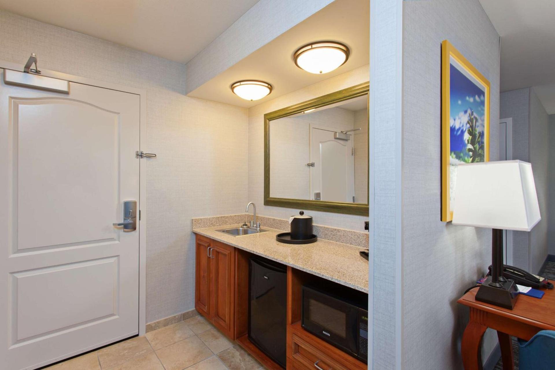 Hampton Inn & Suites Clovis Airport North photo 29