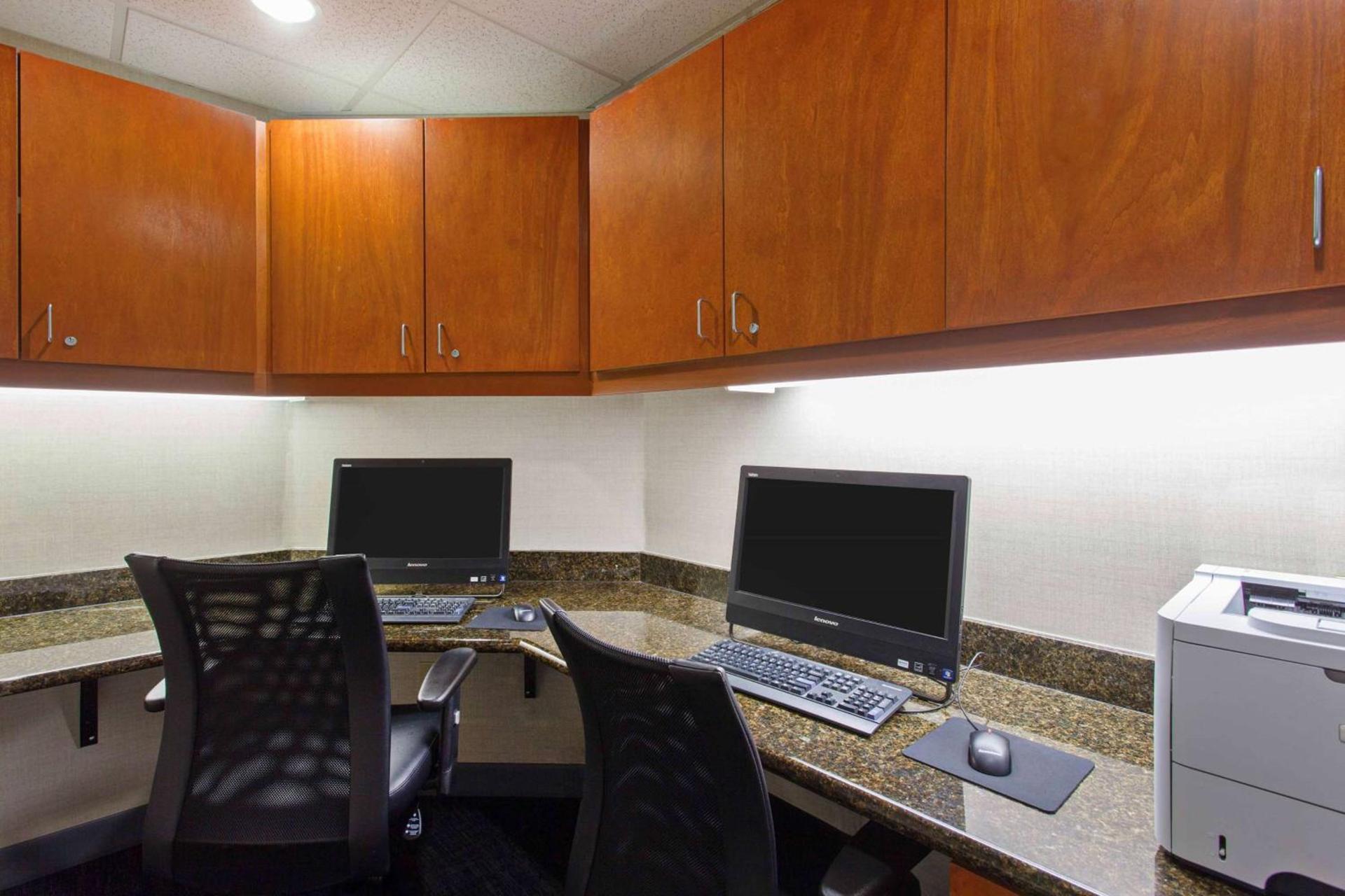 Hampton Inn & Suites Clovis Airport North photo 34