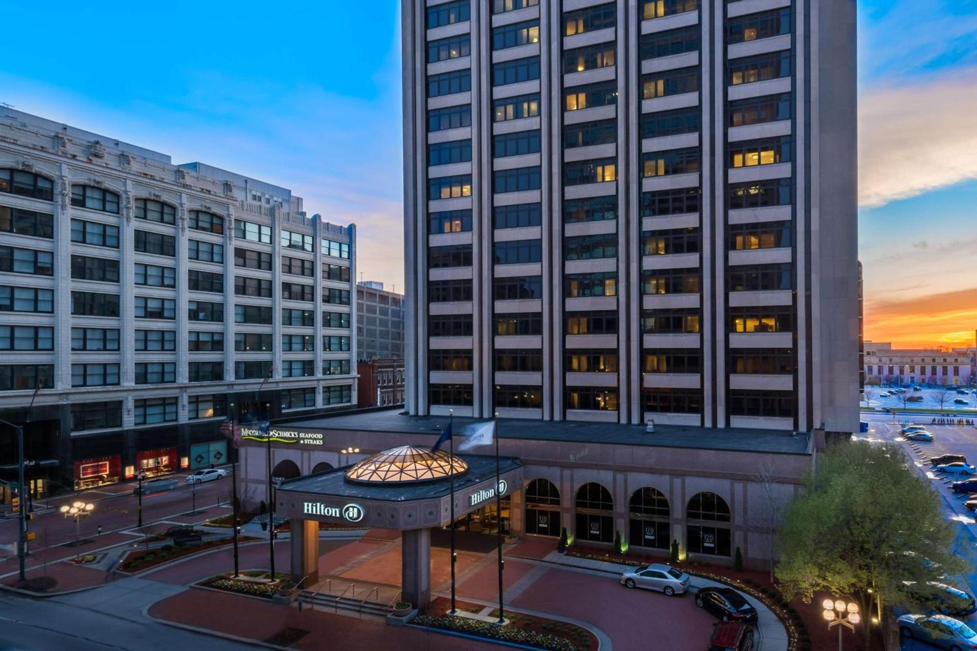Hilton Indianapolis Hotel & Suites photo 4
