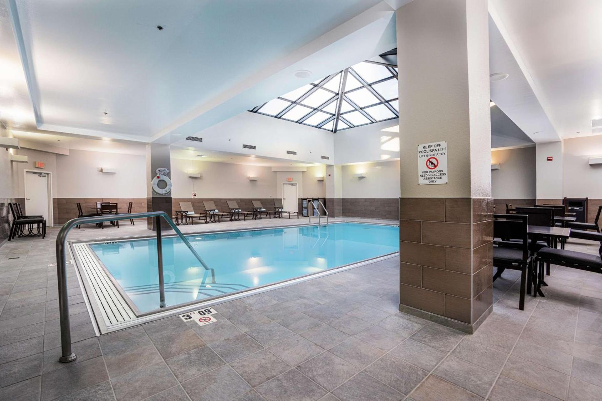 Hilton Indianapolis Hotel & Suites photo 8