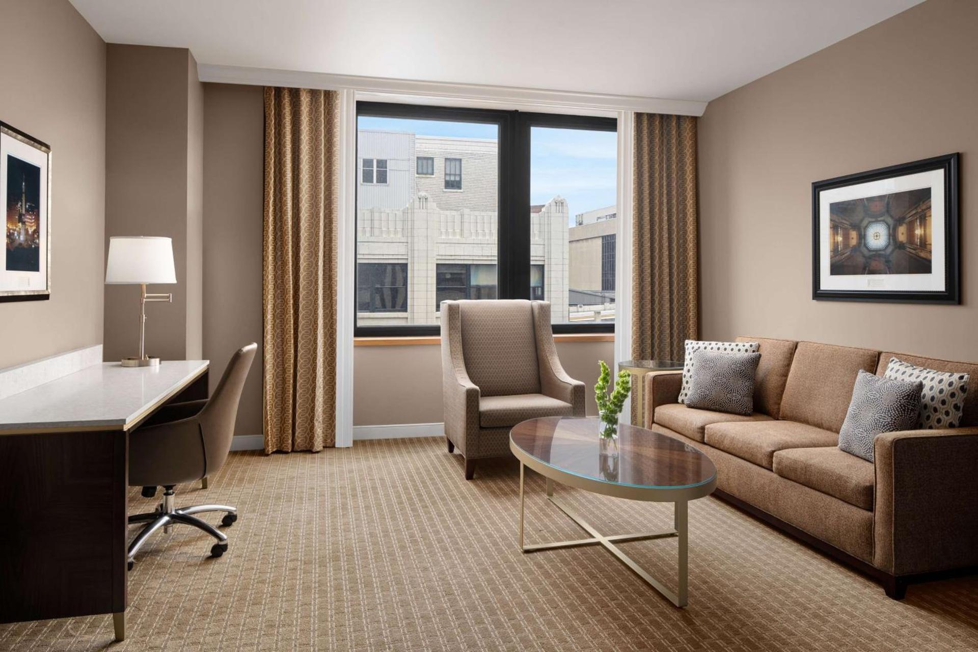 Hilton Indianapolis Hotel & Suites photo 13