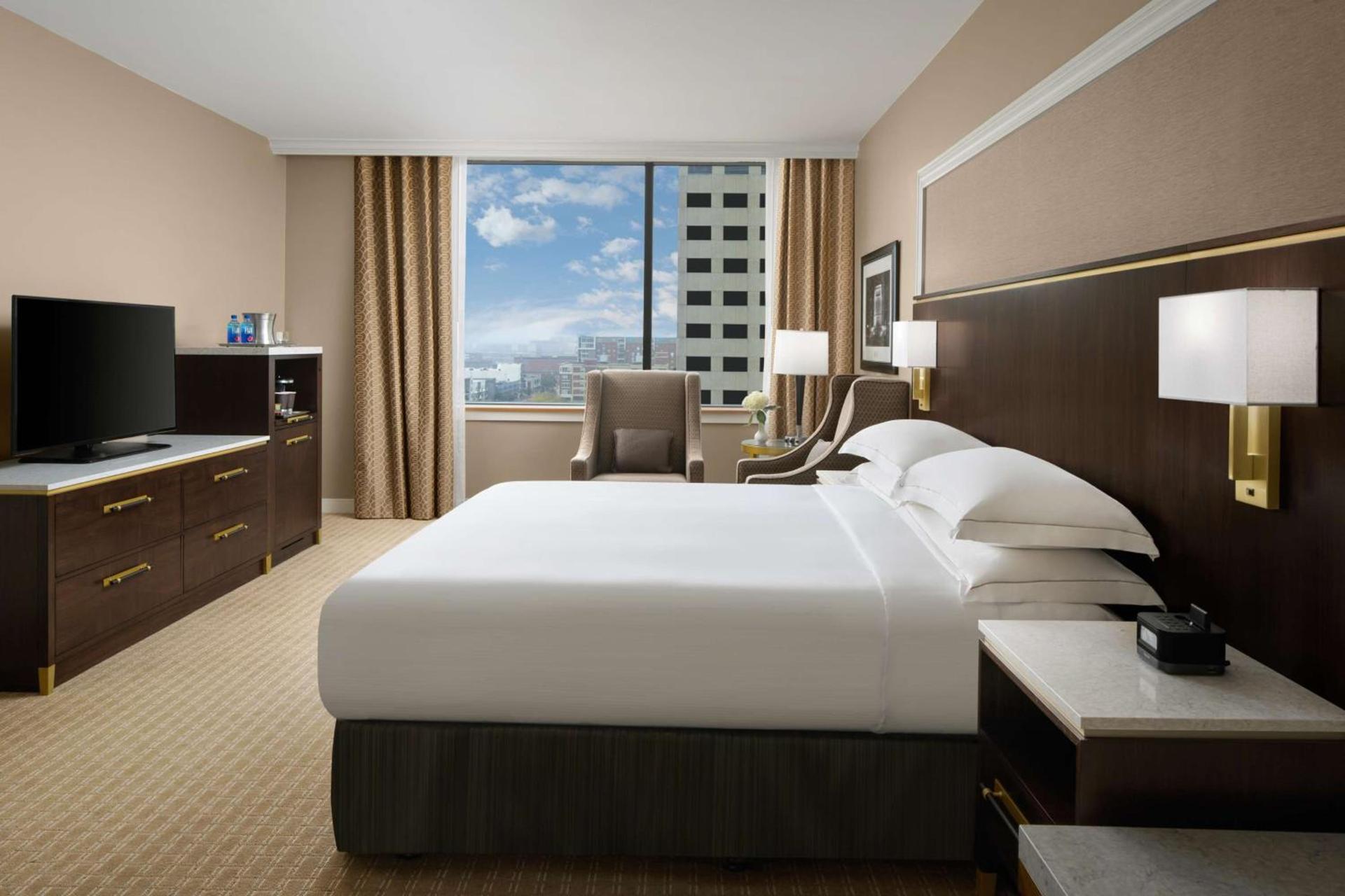 Hilton Indianapolis Hotel & Suites photo 19