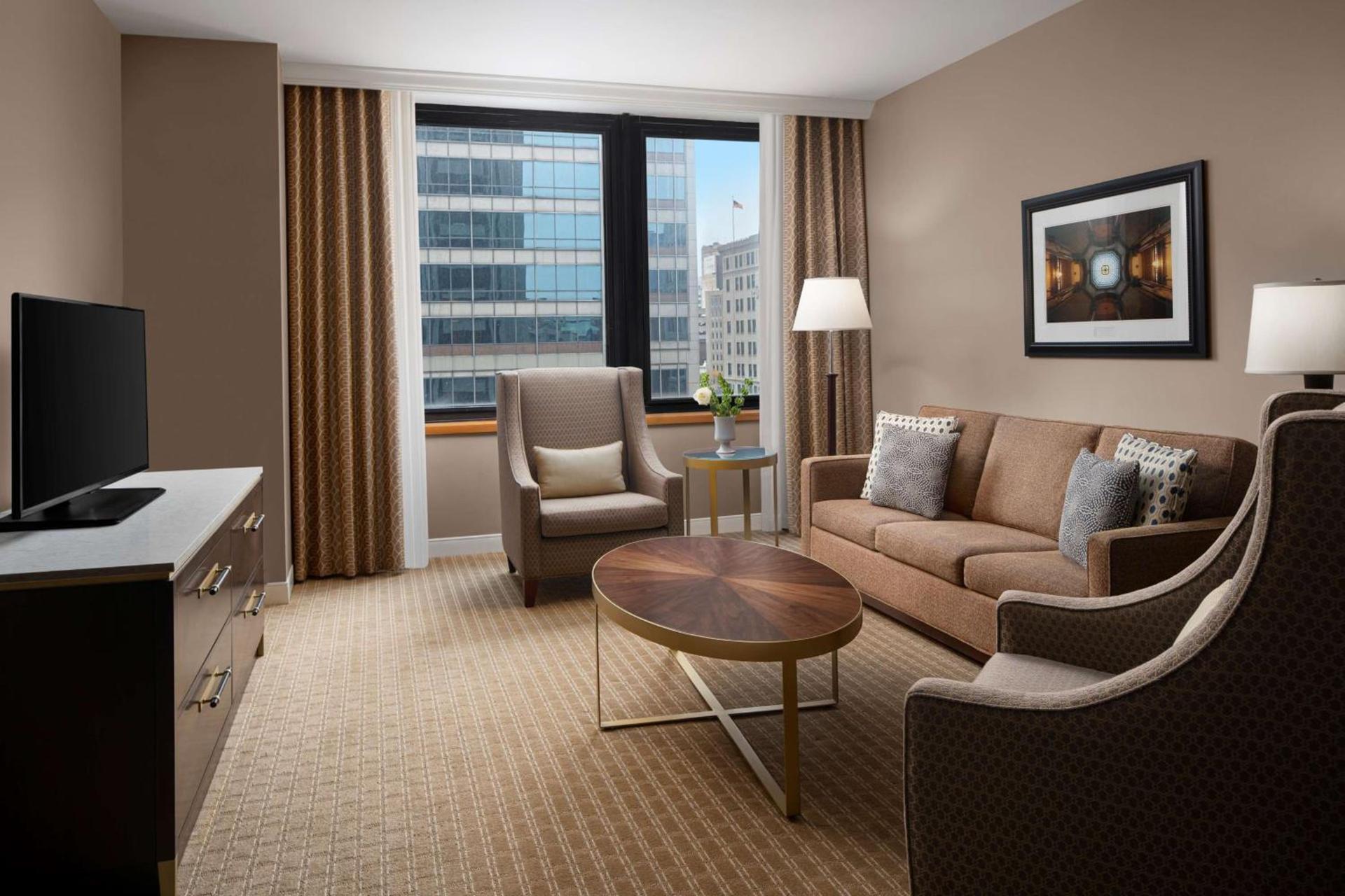 Hilton Indianapolis Hotel & Suites photo 20