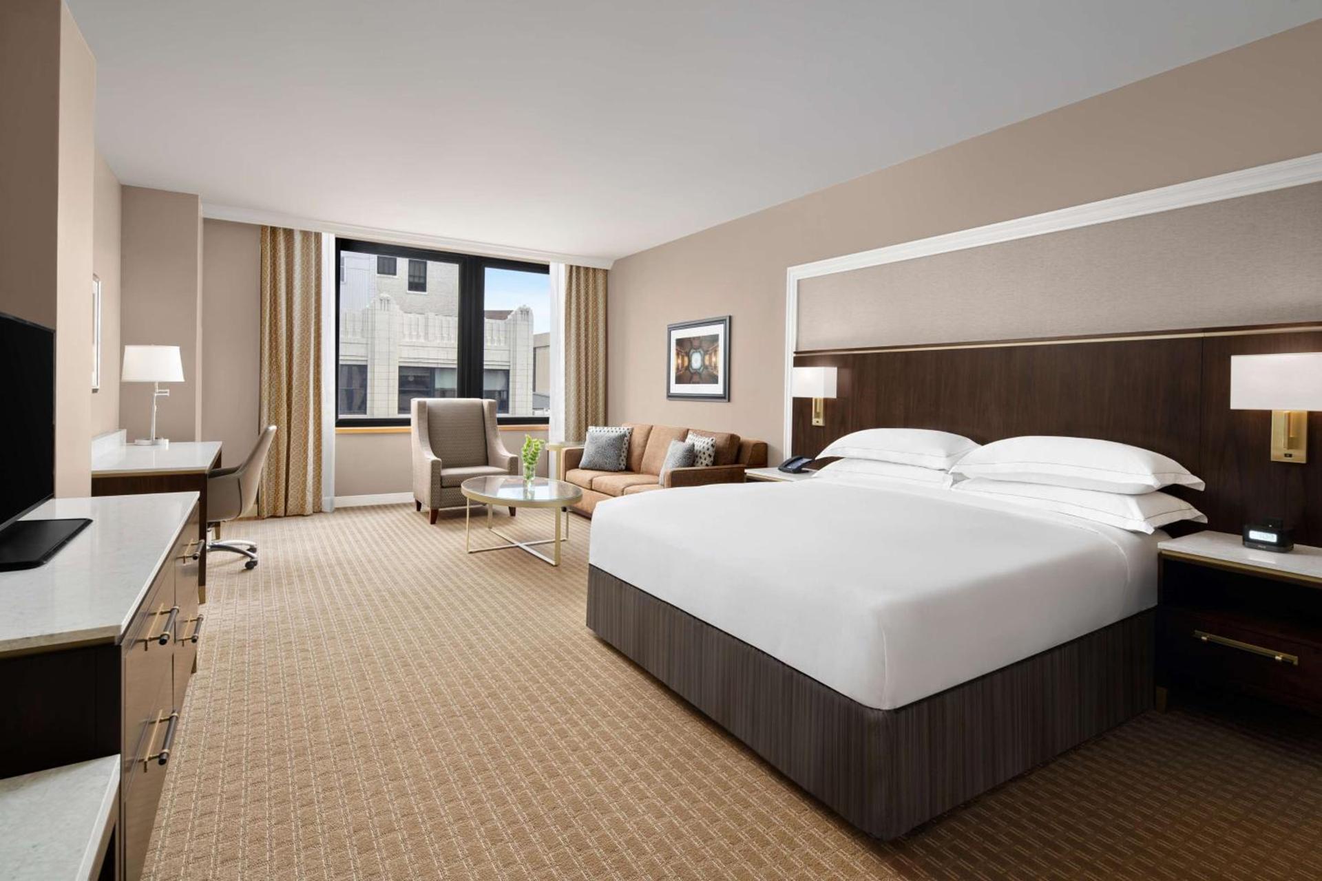 Hilton Indianapolis Hotel & Suites photo 23