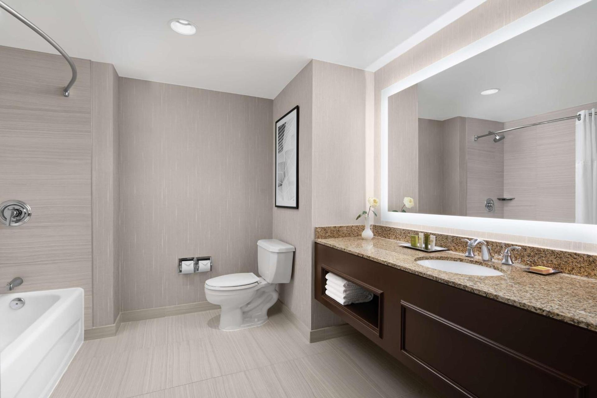 Hilton Indianapolis Hotel & Suites photo 27