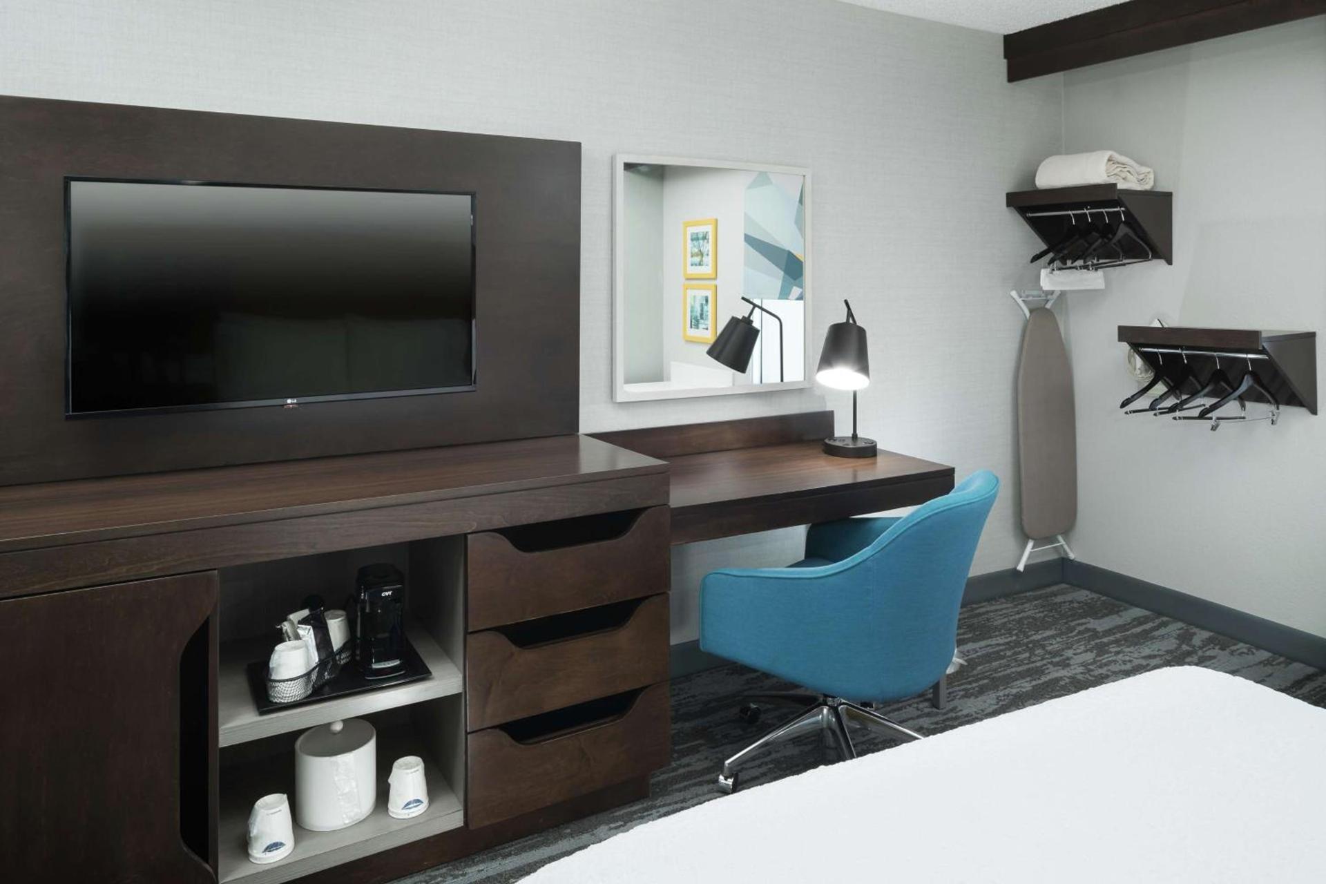 Hampton Inn Los Angeles Santa Clarita photo 13