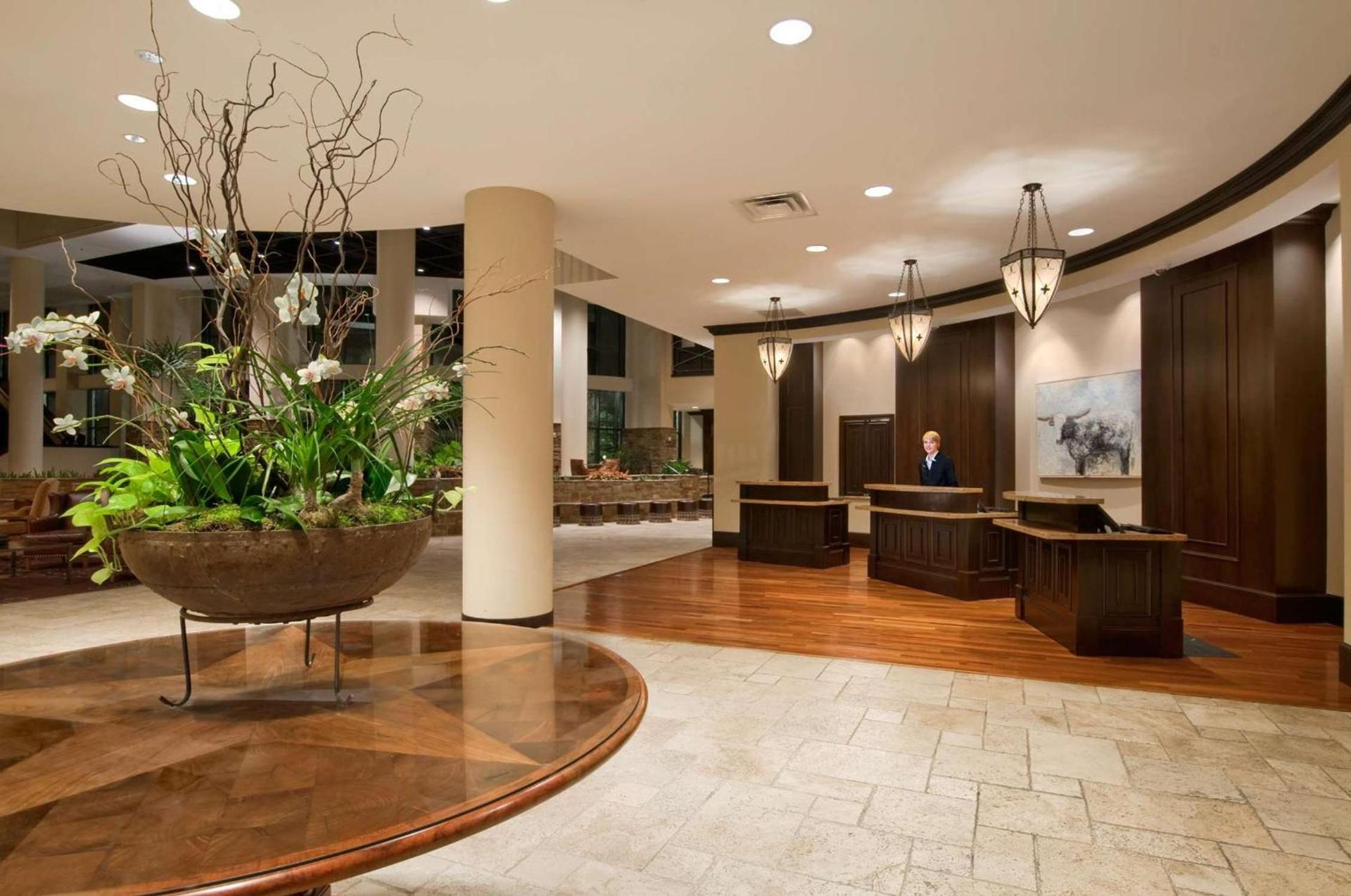 Embassy Suites San Antonio Riverwalk-Downtown photo 2