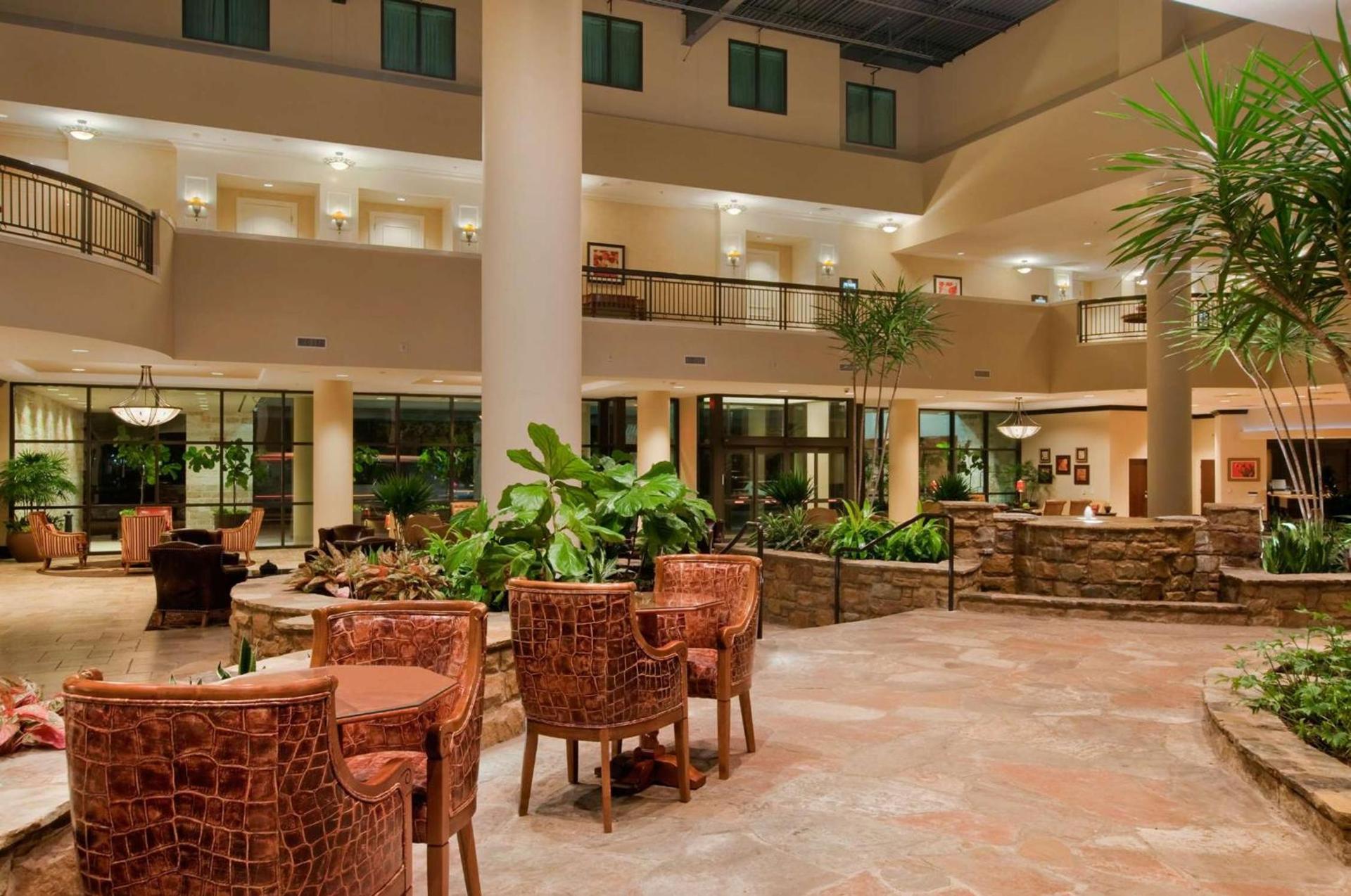 Embassy Suites San Antonio Riverwalk-Downtown photo 8