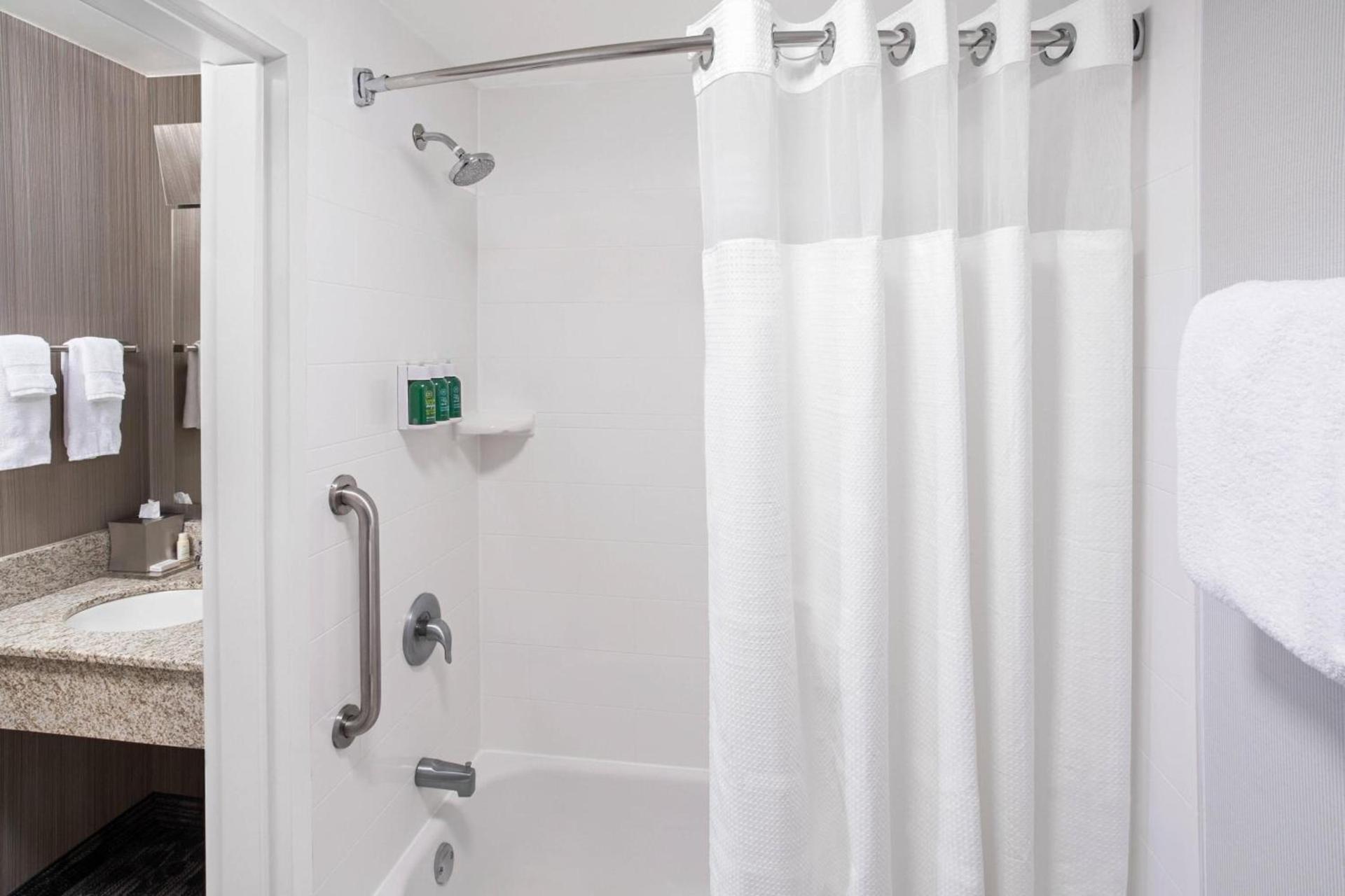 Courtyard By Marriott Jersey City Newport photo 11