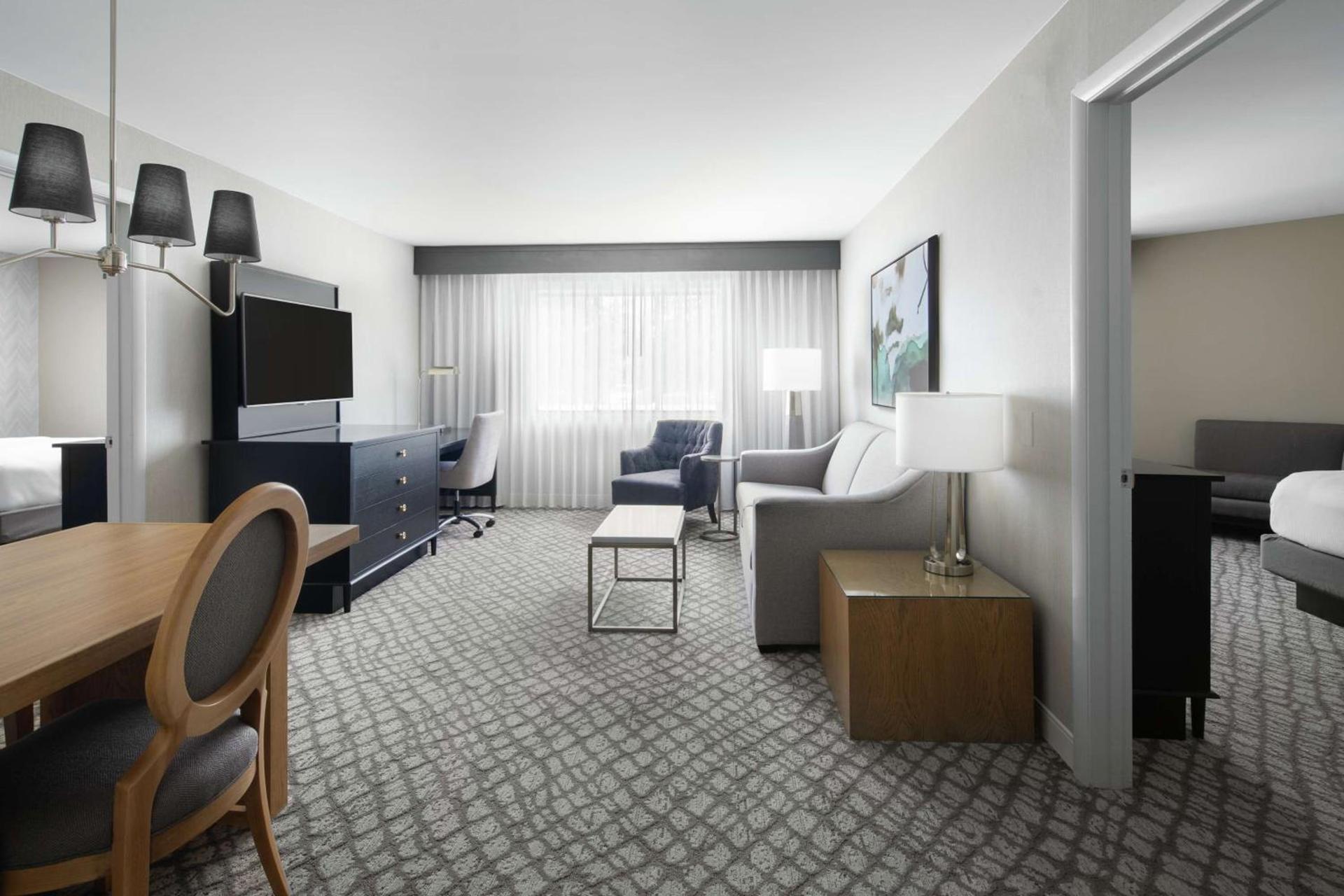 DoubleTree Suites by Hilton Charlotte/SouthPark photo 10