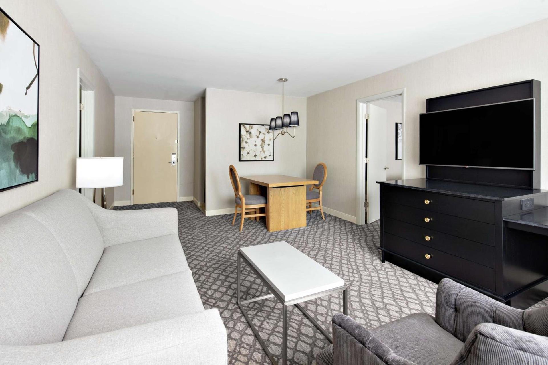 DoubleTree Suites by Hilton Charlotte/SouthPark photo 9