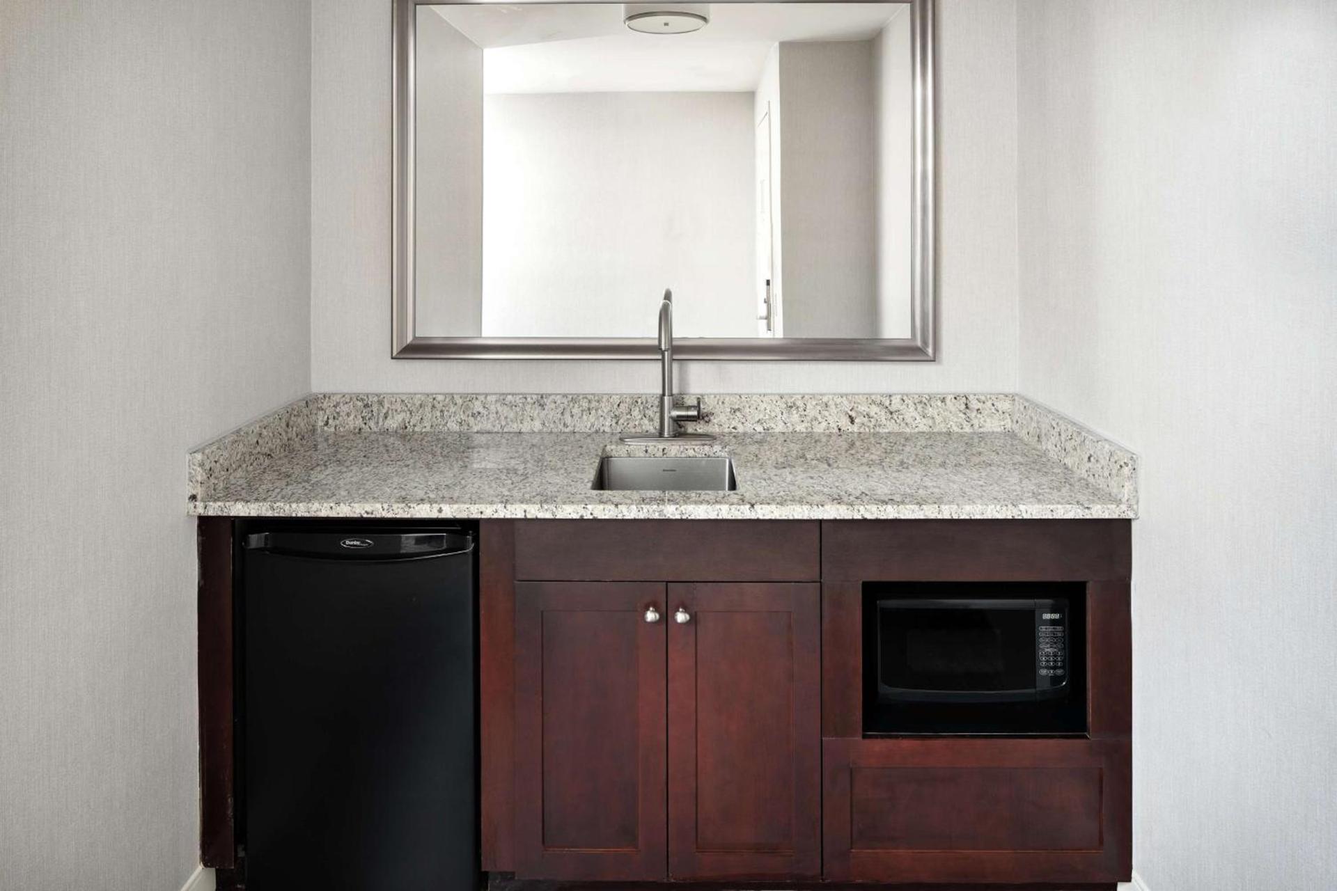 DoubleTree Suites by Hilton Charlotte/SouthPark photo 27