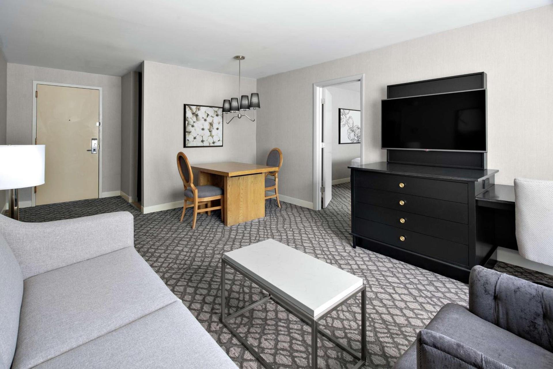 DoubleTree Suites by Hilton Charlotte/SouthPark photo 13