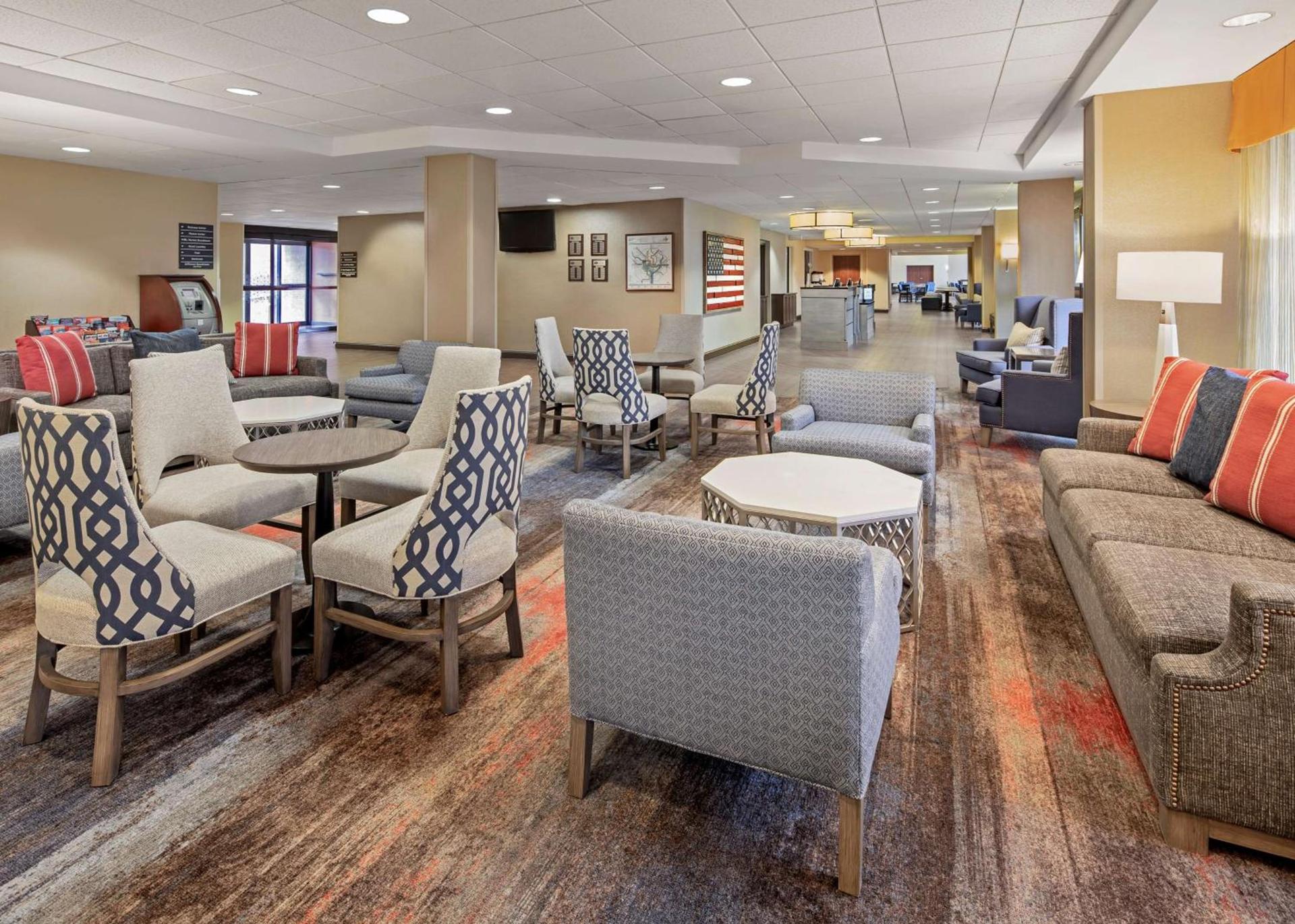 Hampton Inn & Suites Alexandria Old Town Area South photo 22