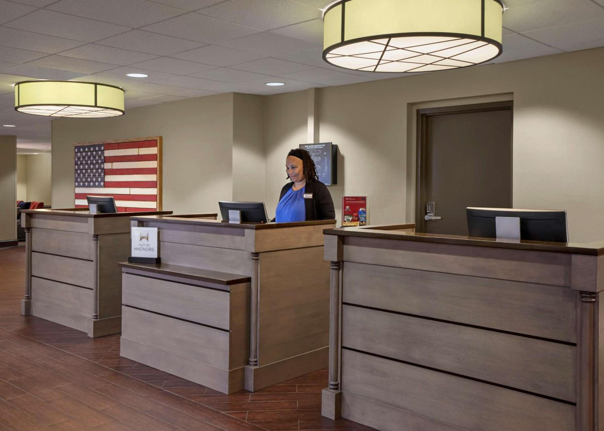 Hampton Inn & Suites Alexandria Old Town Area South photo 2