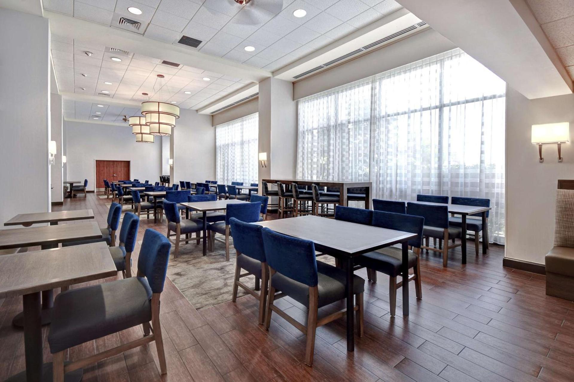 Hampton Inn & Suites Alexandria Old Town Area South photo 6