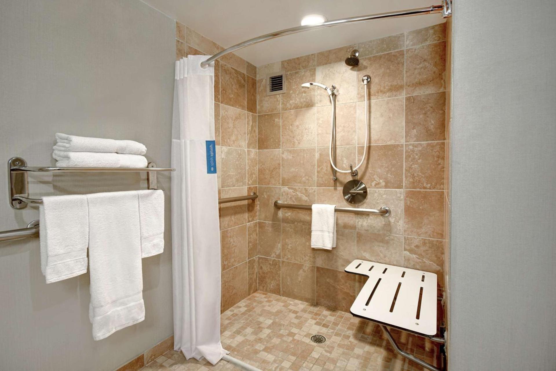 Hampton Inn & Suites Alexandria Old Town Area South photo 23