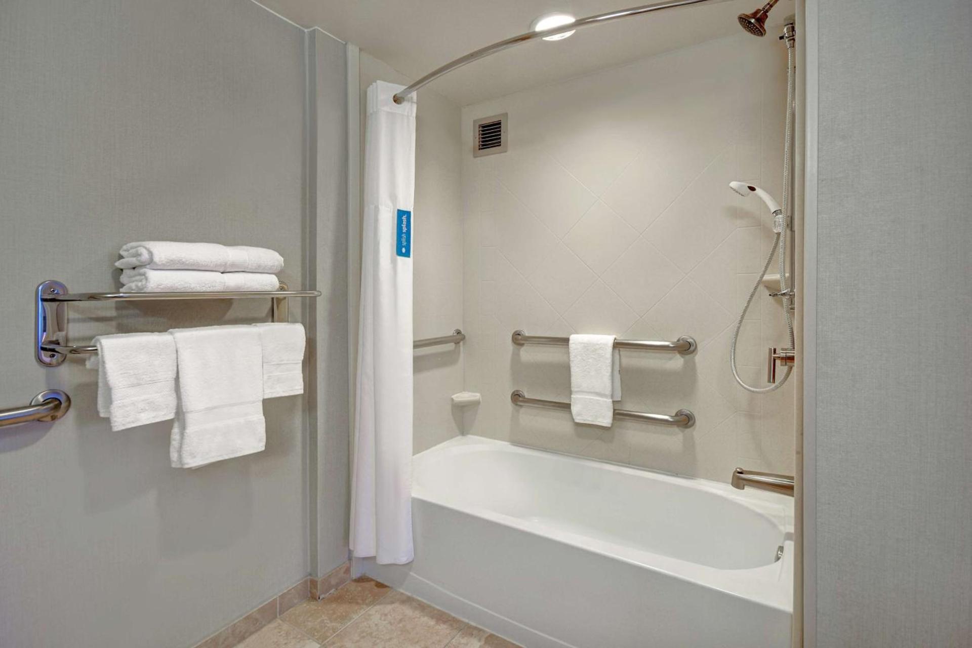 Hampton Inn & Suites Alexandria Old Town Area South photo 34
