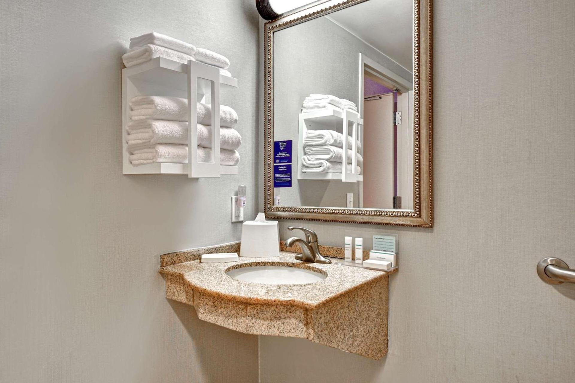 Hampton Inn & Suites Alexandria Old Town Area South photo 8