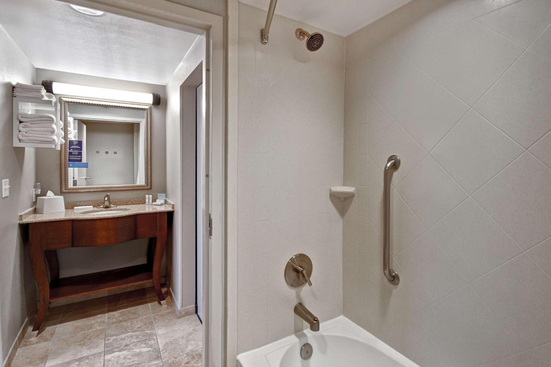 Hampton Inn & Suites Alexandria Old Town Area South photo 52