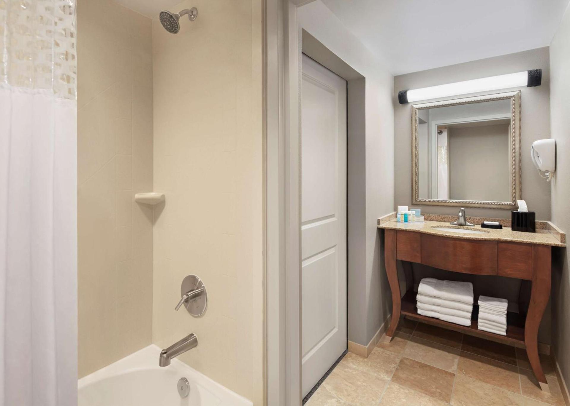 Hampton Inn & Suites Alexandria Old Town Area South photo 16