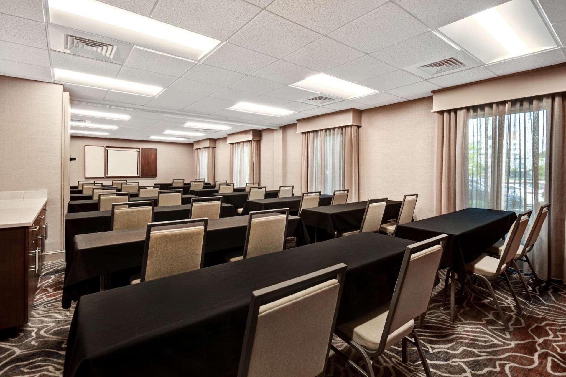 Hampton Inn & Suites Alexandria Old Town Area South photo 10