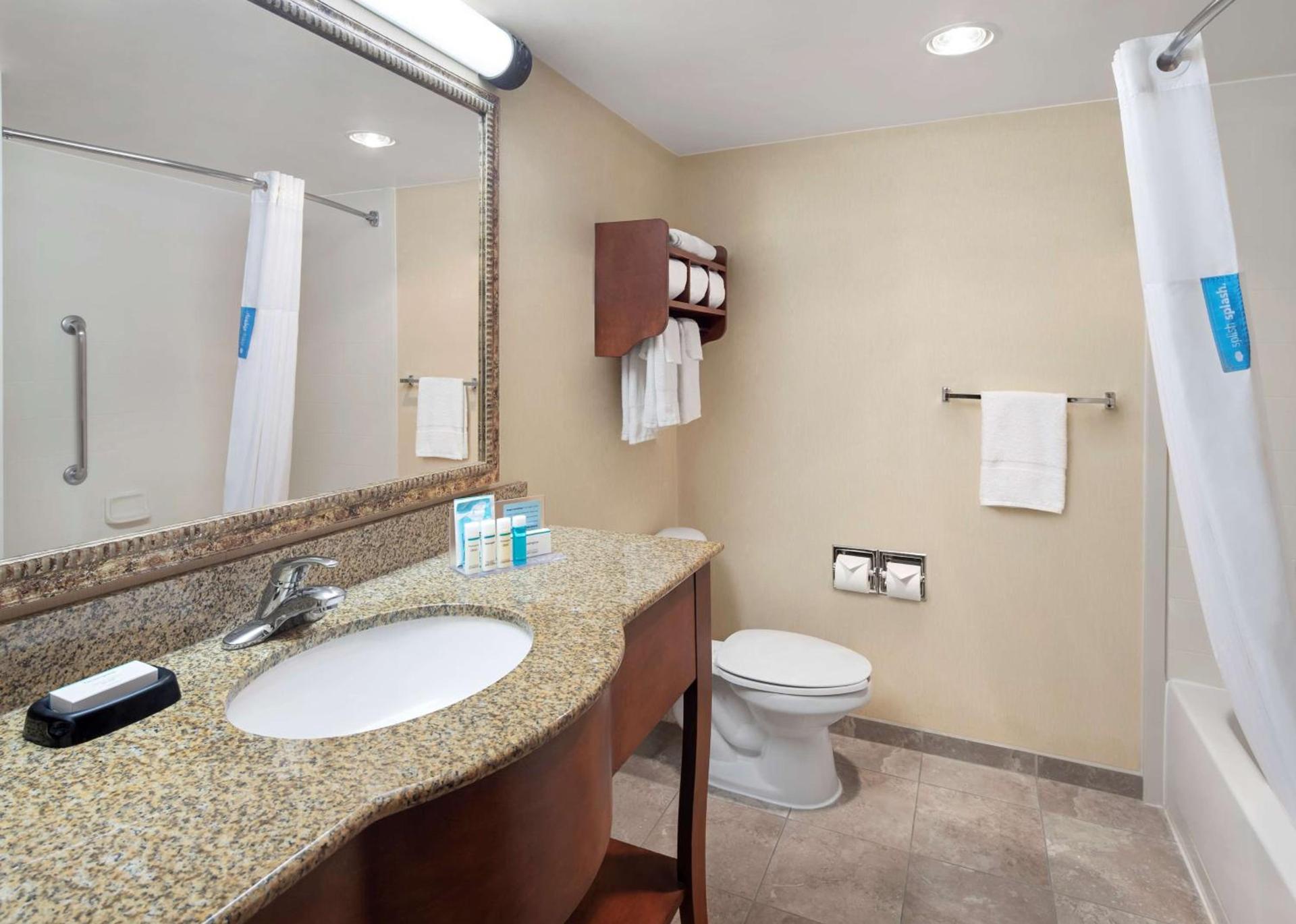 Hampton Inn & Suites Alexandria Old Town Area South photo 14