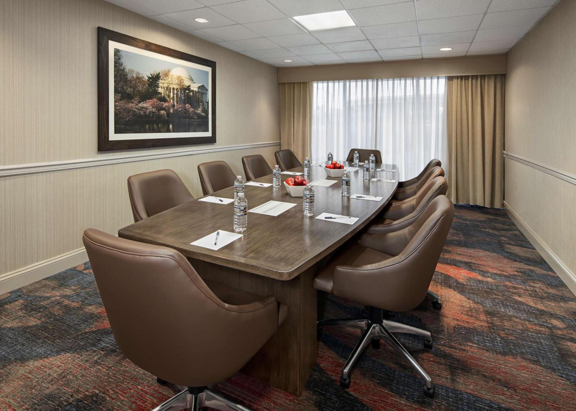 Hampton Inn & Suites Alexandria Old Town Area South photo 18